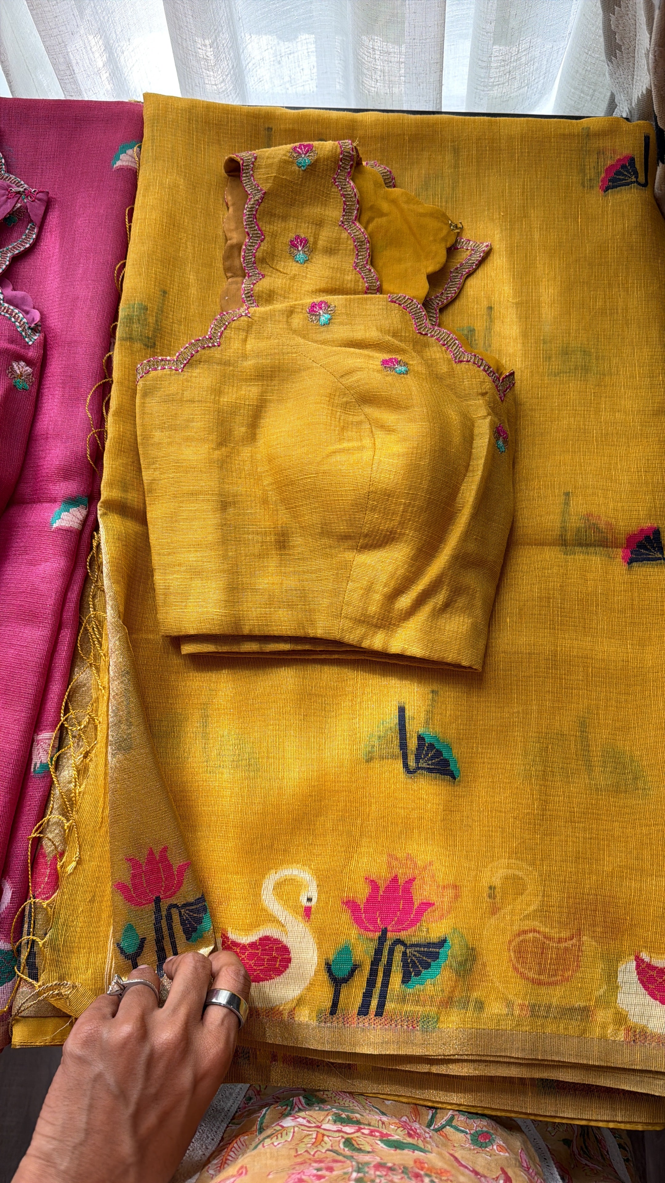 Linen Jamdani Saree with Swan Motifs
