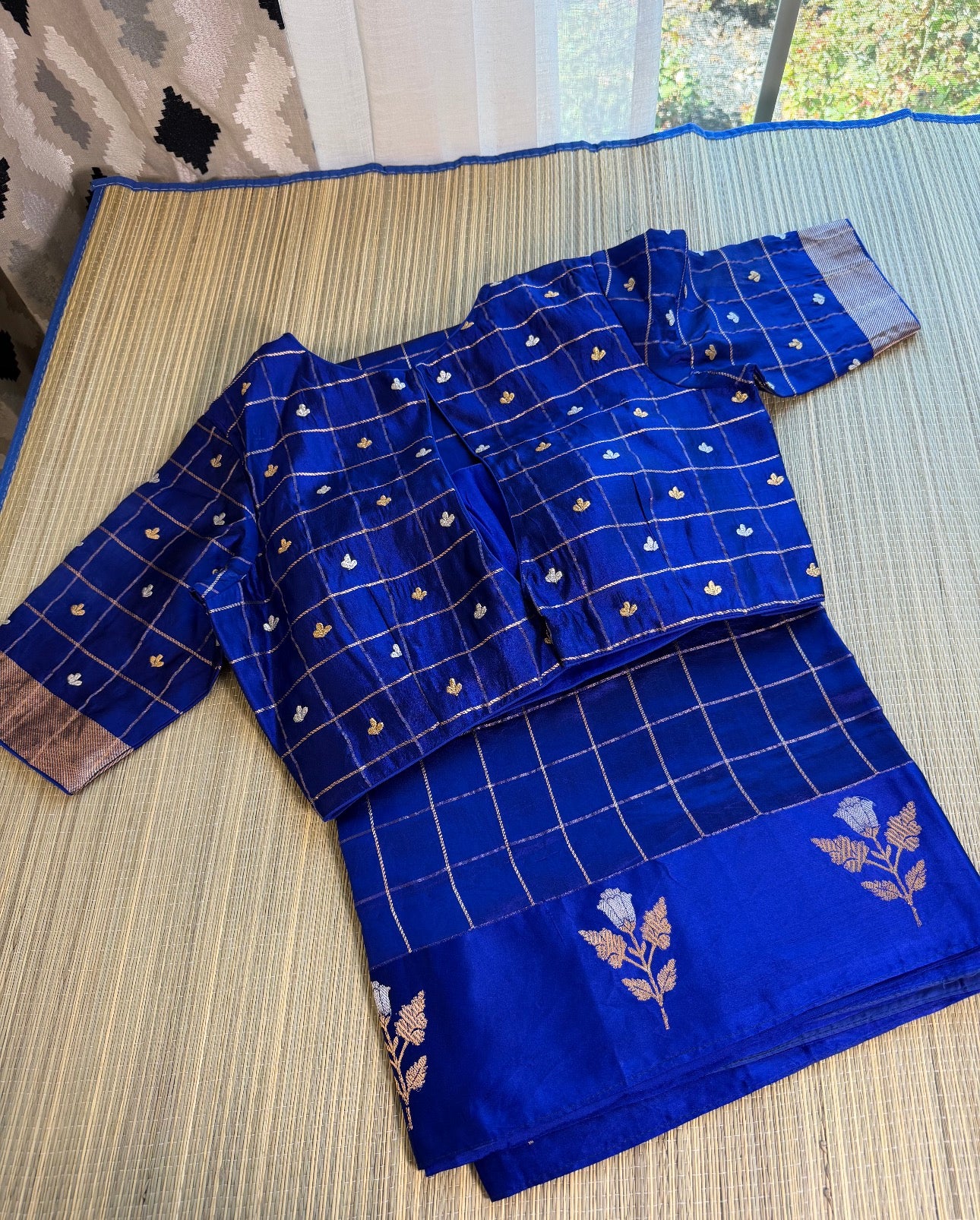 Blue checks Benares