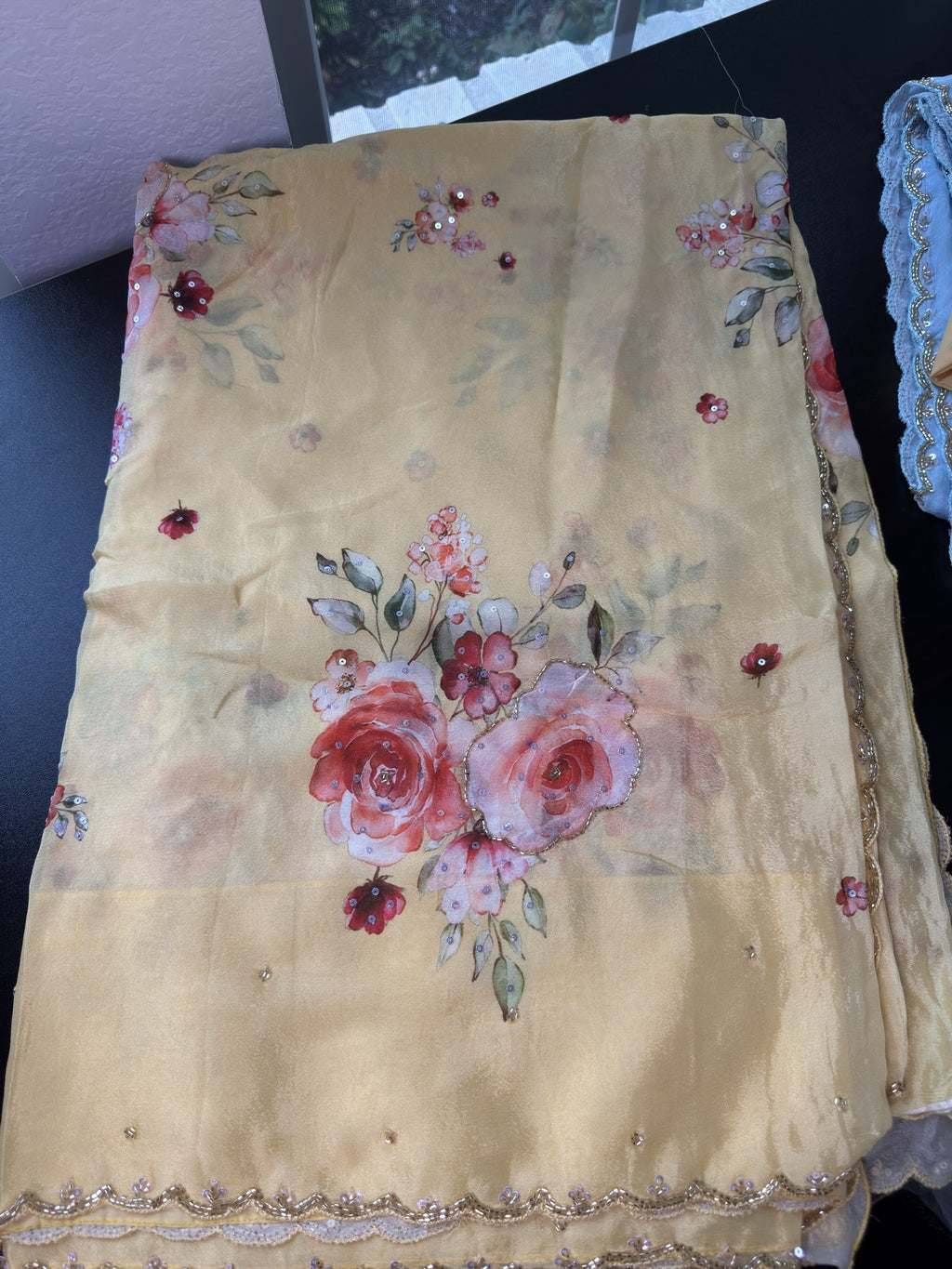 Bunch Floral Sarees with  Embroidered Border