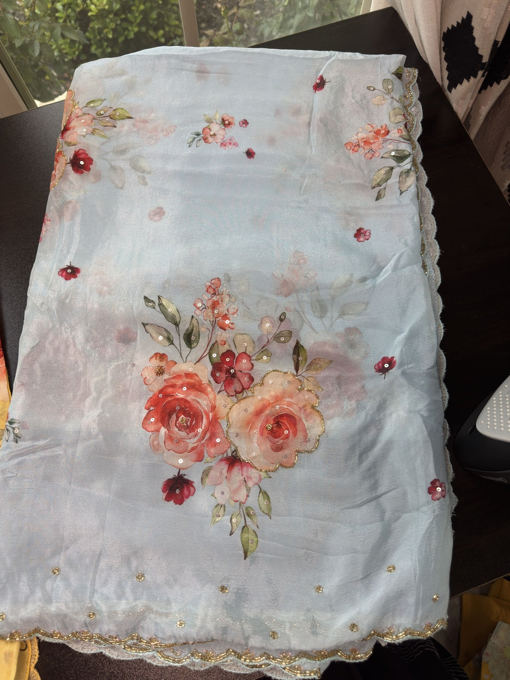 Bunch Floral Sarees with  Embroidered Border