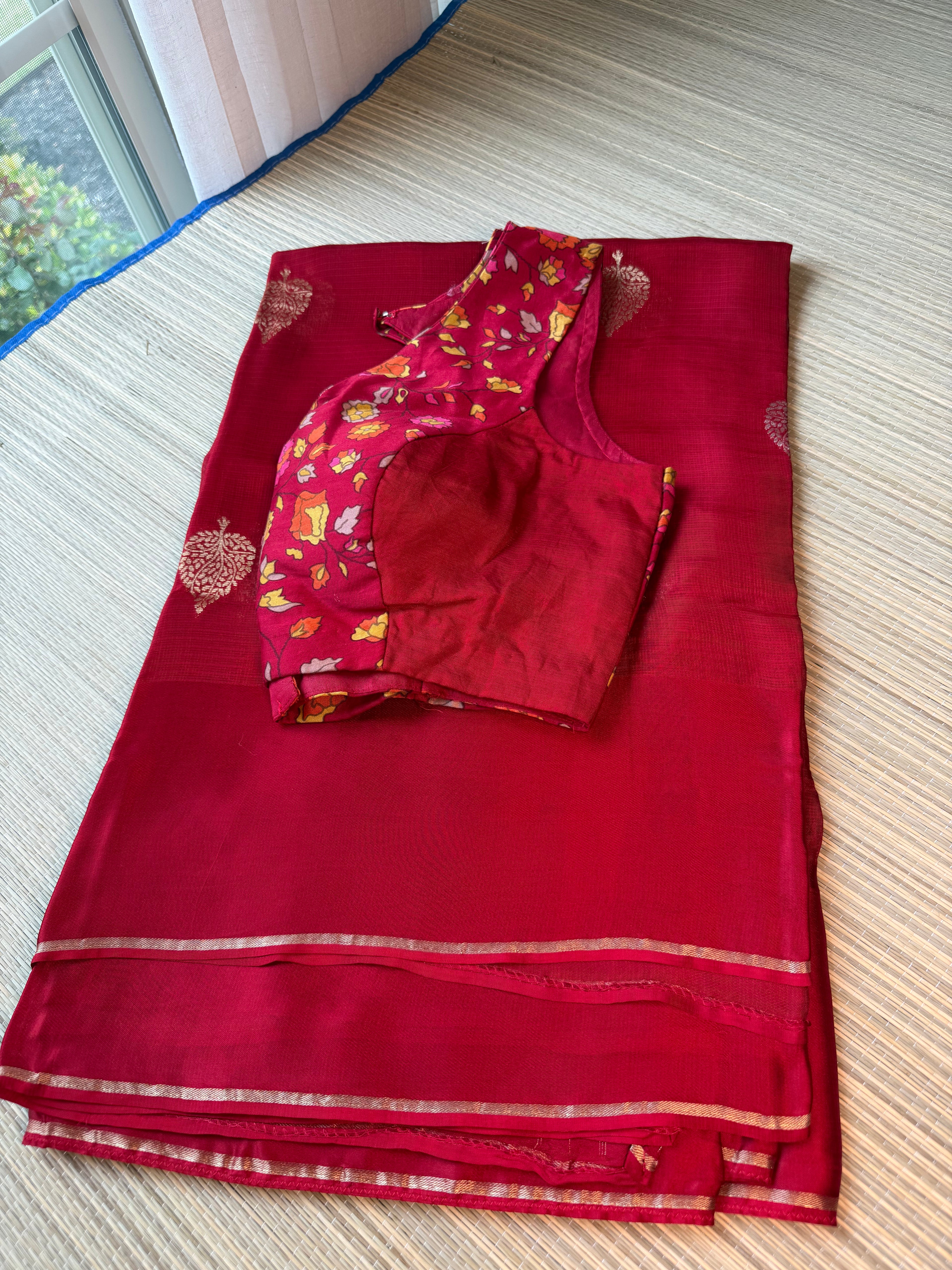 Kota Saree with printed sleeveless Blouse -  Red