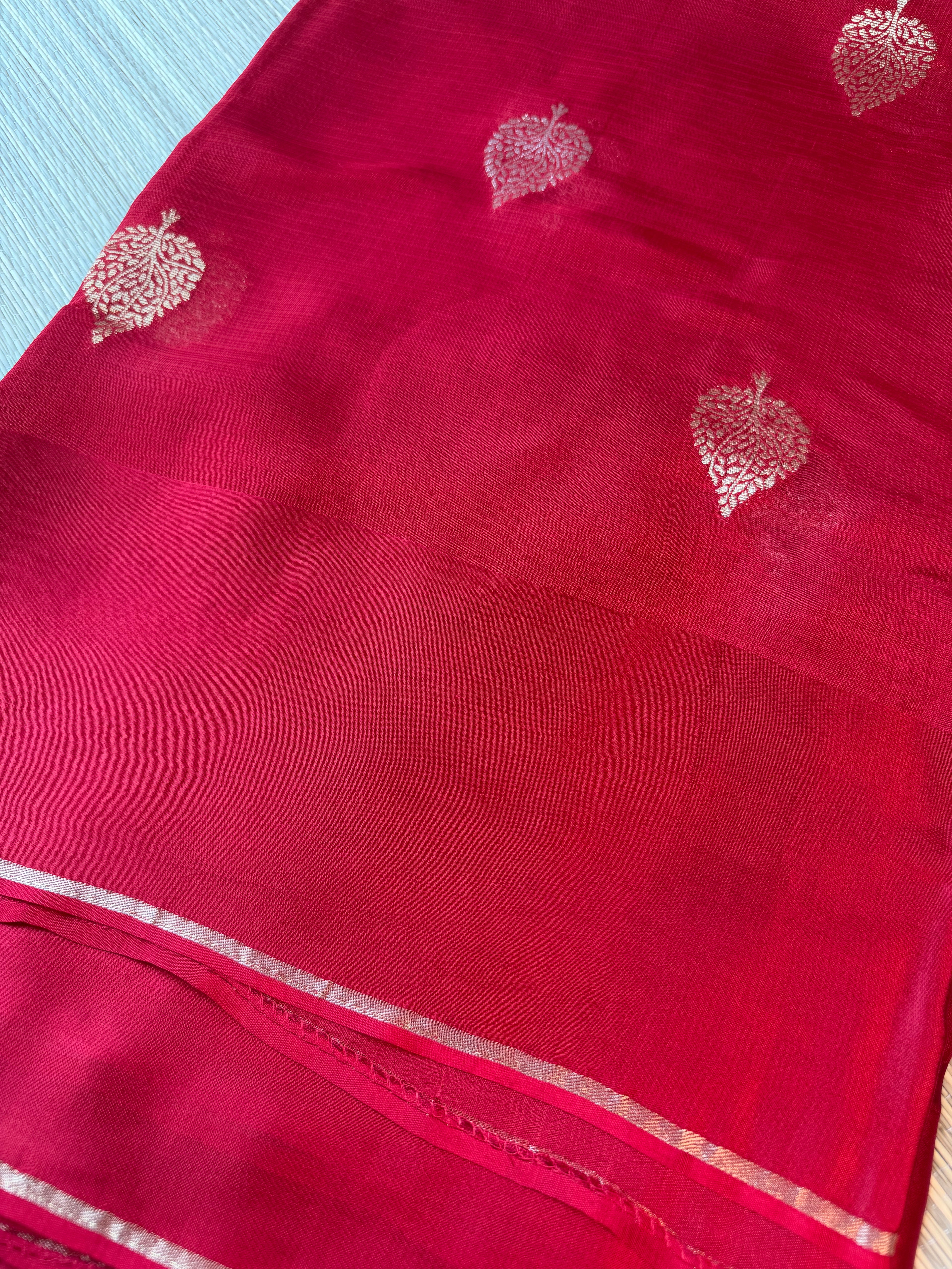 Kota Saree with printed sleeveless Blouse -  Red