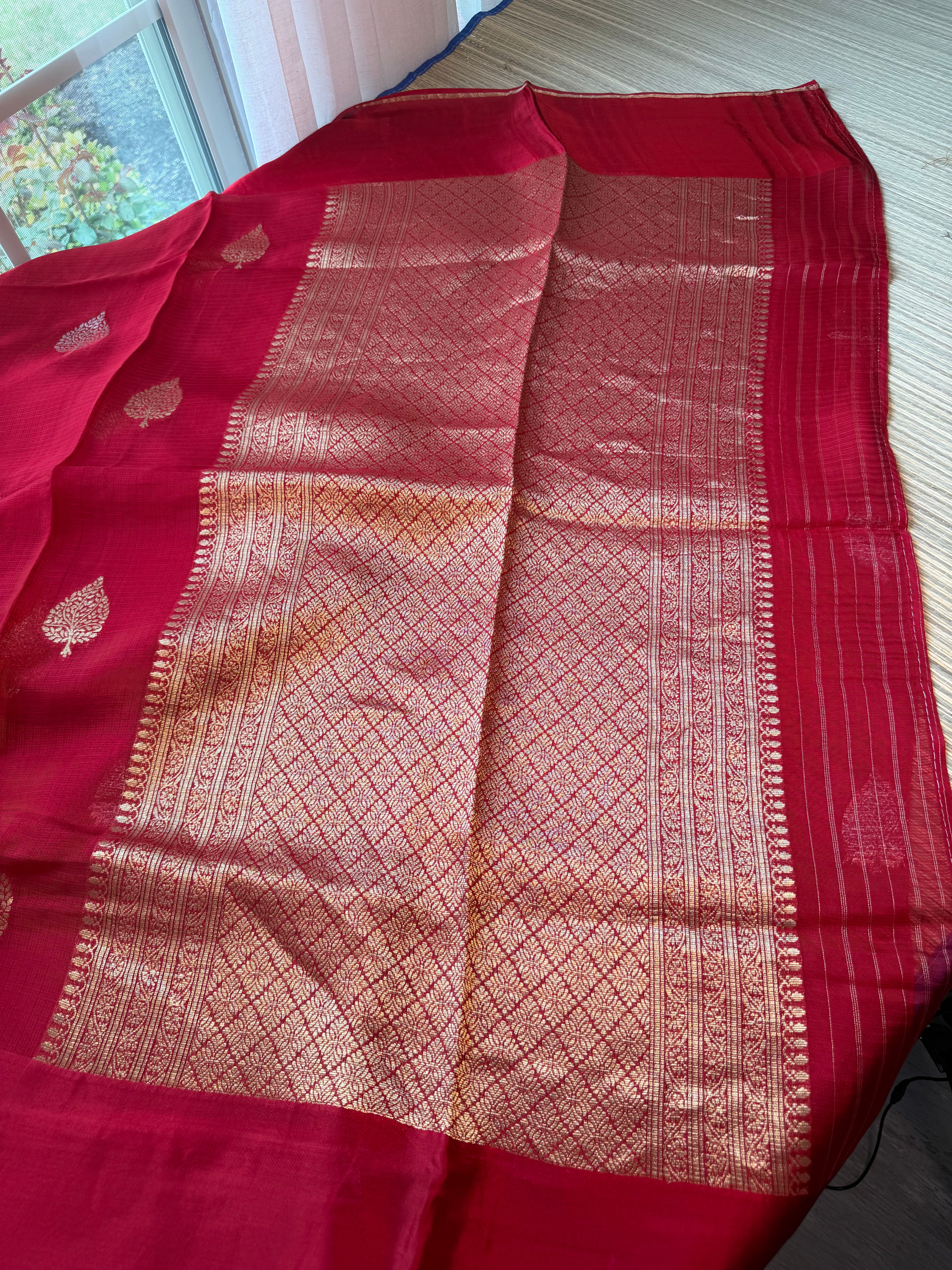 Kota Saree with printed sleeveless Blouse -  Red