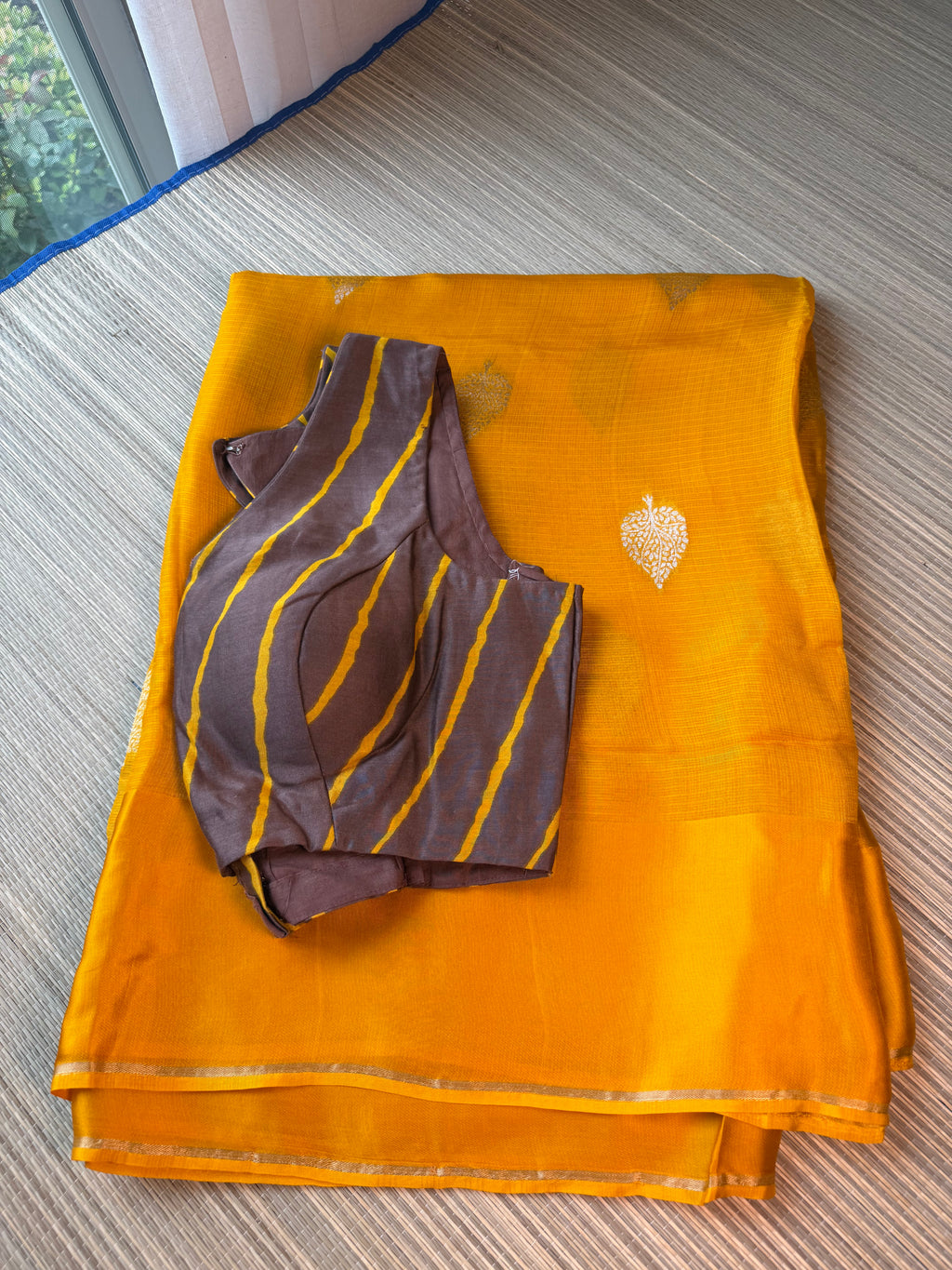 Kota Saree with printed sleeveless Blouse - Yellow/Brown