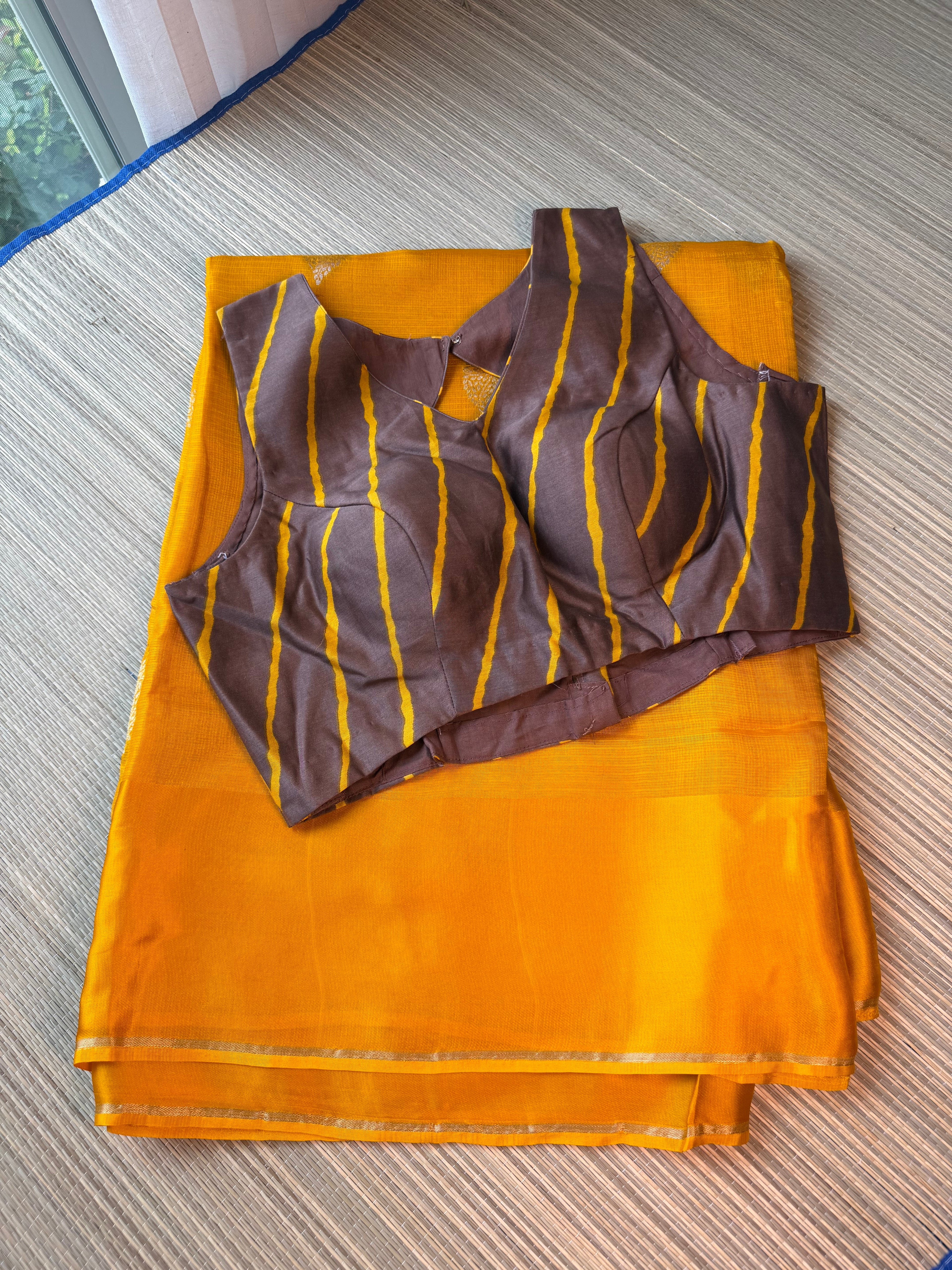 Kota Saree with printed sleeveless Blouse - Yellow/Brown