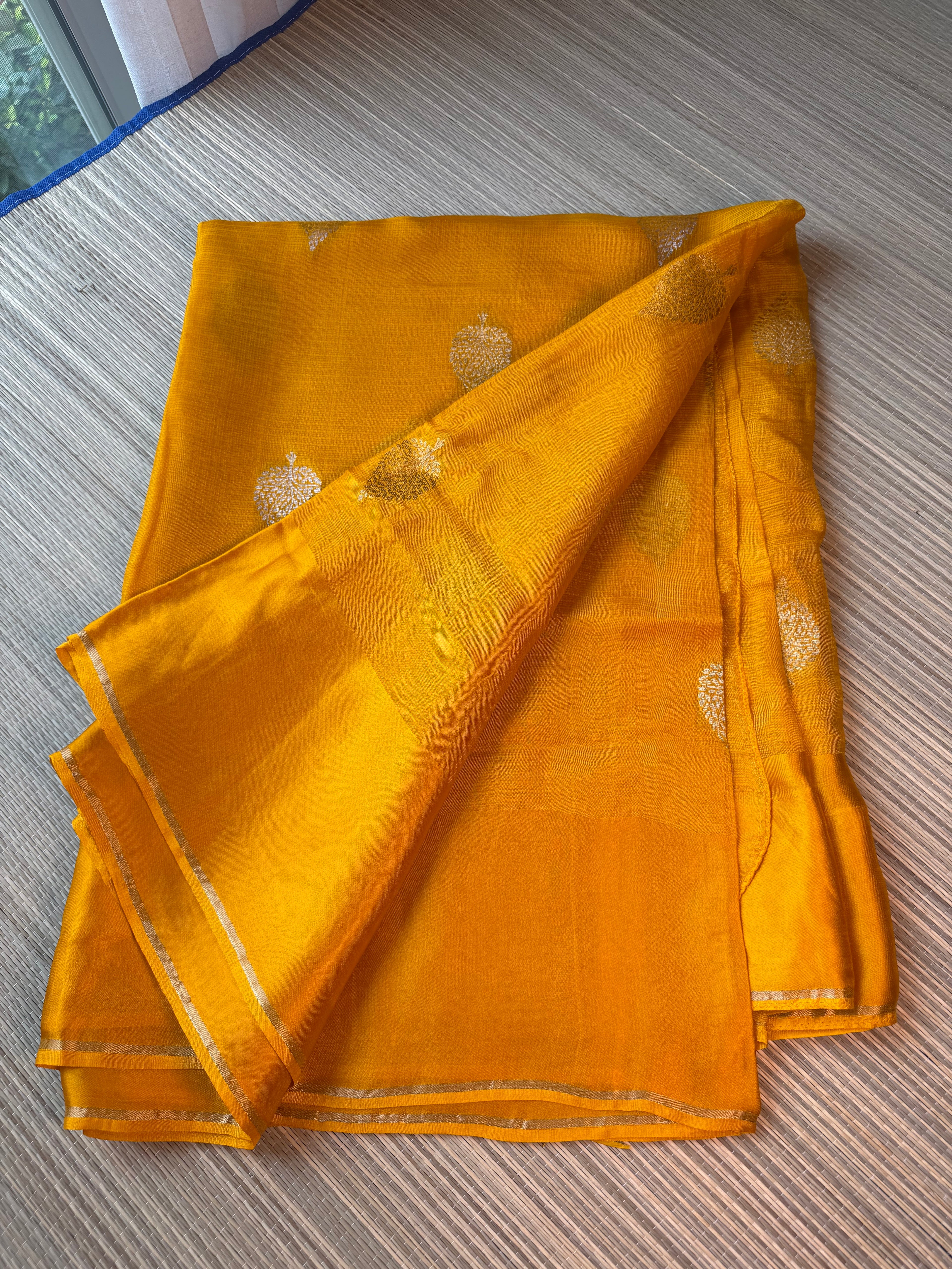 Kota Saree with printed sleeveless Blouse - Yellow/Brown