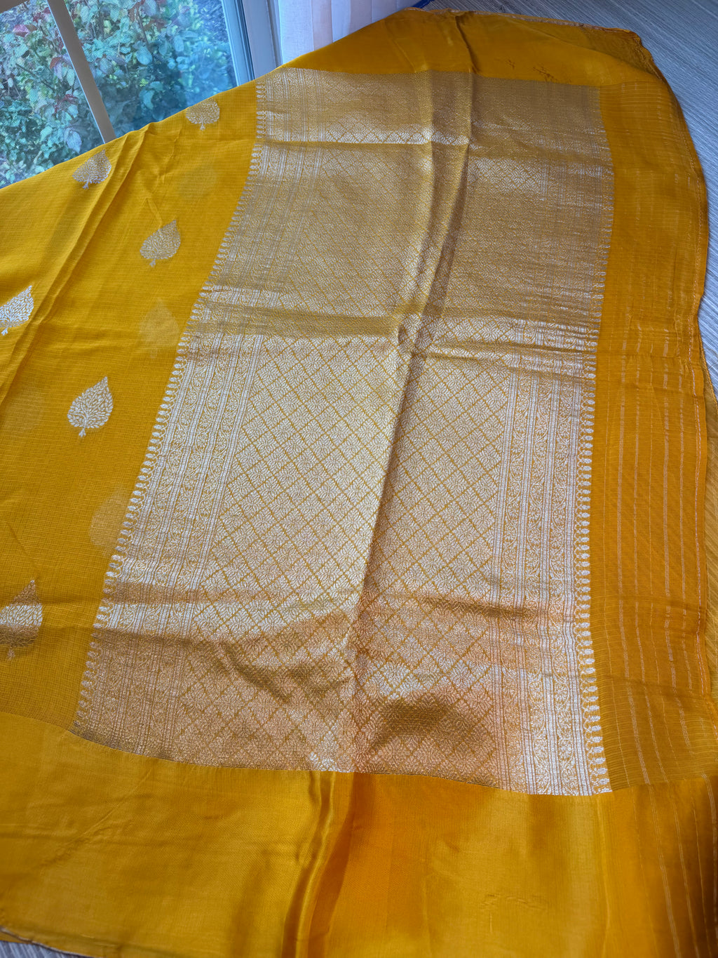 Kota Saree with printed sleeveless Blouse - Yellow/Brown