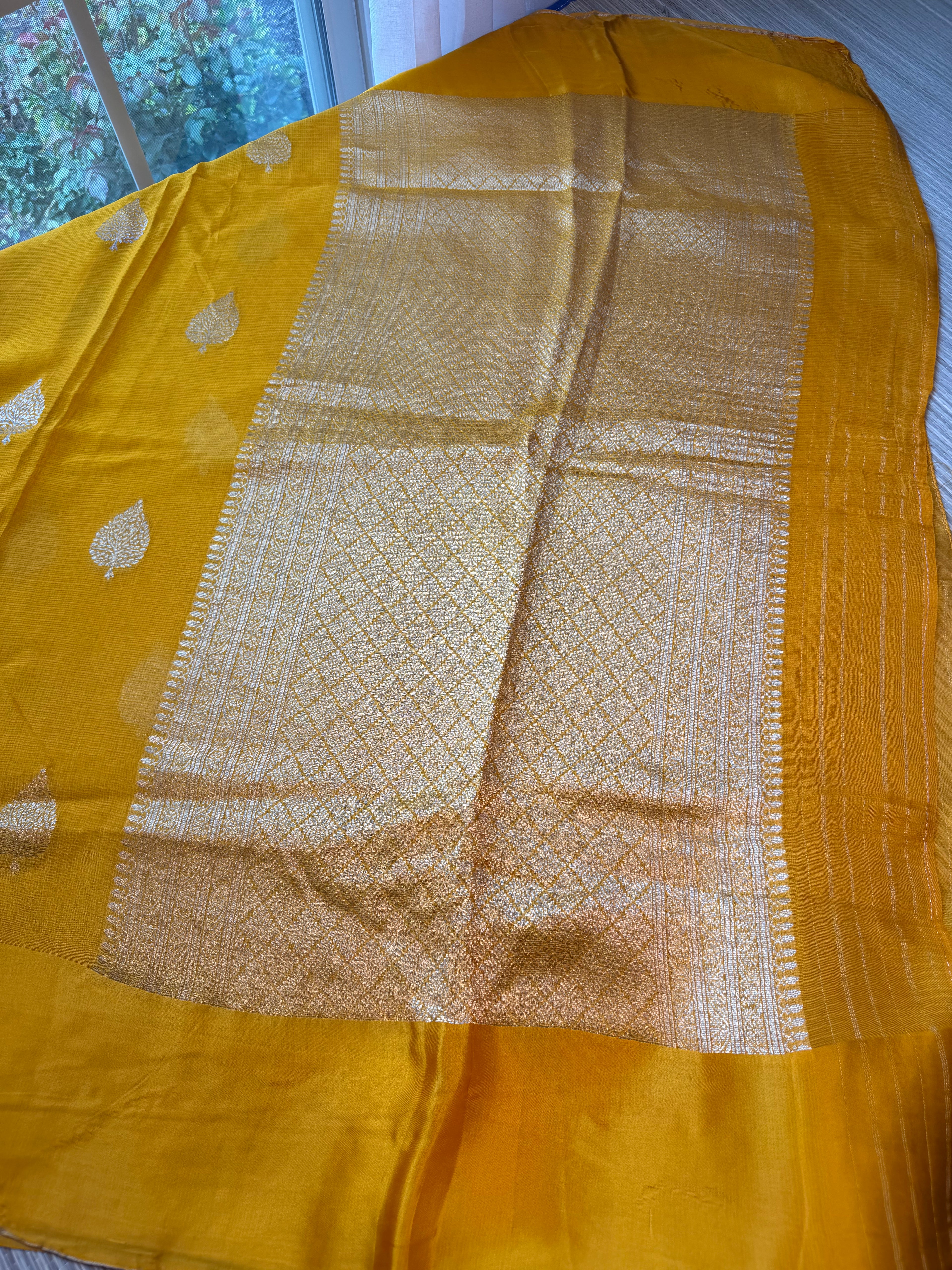 Kota Saree with printed sleeveless Blouse - Yellow/Brown