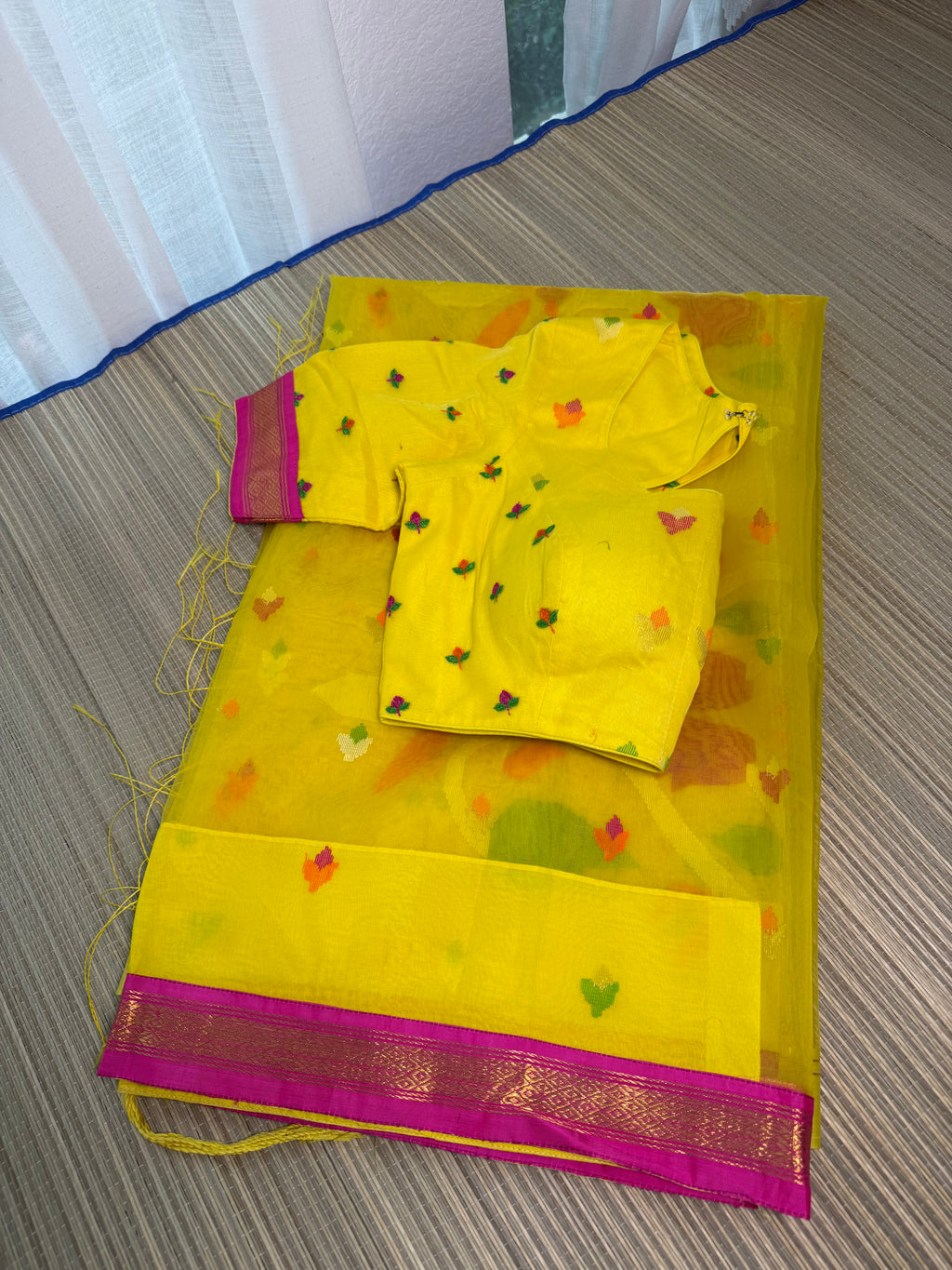 Muslin Jamdani Saree with Kanchi Border - Yellow/Pink