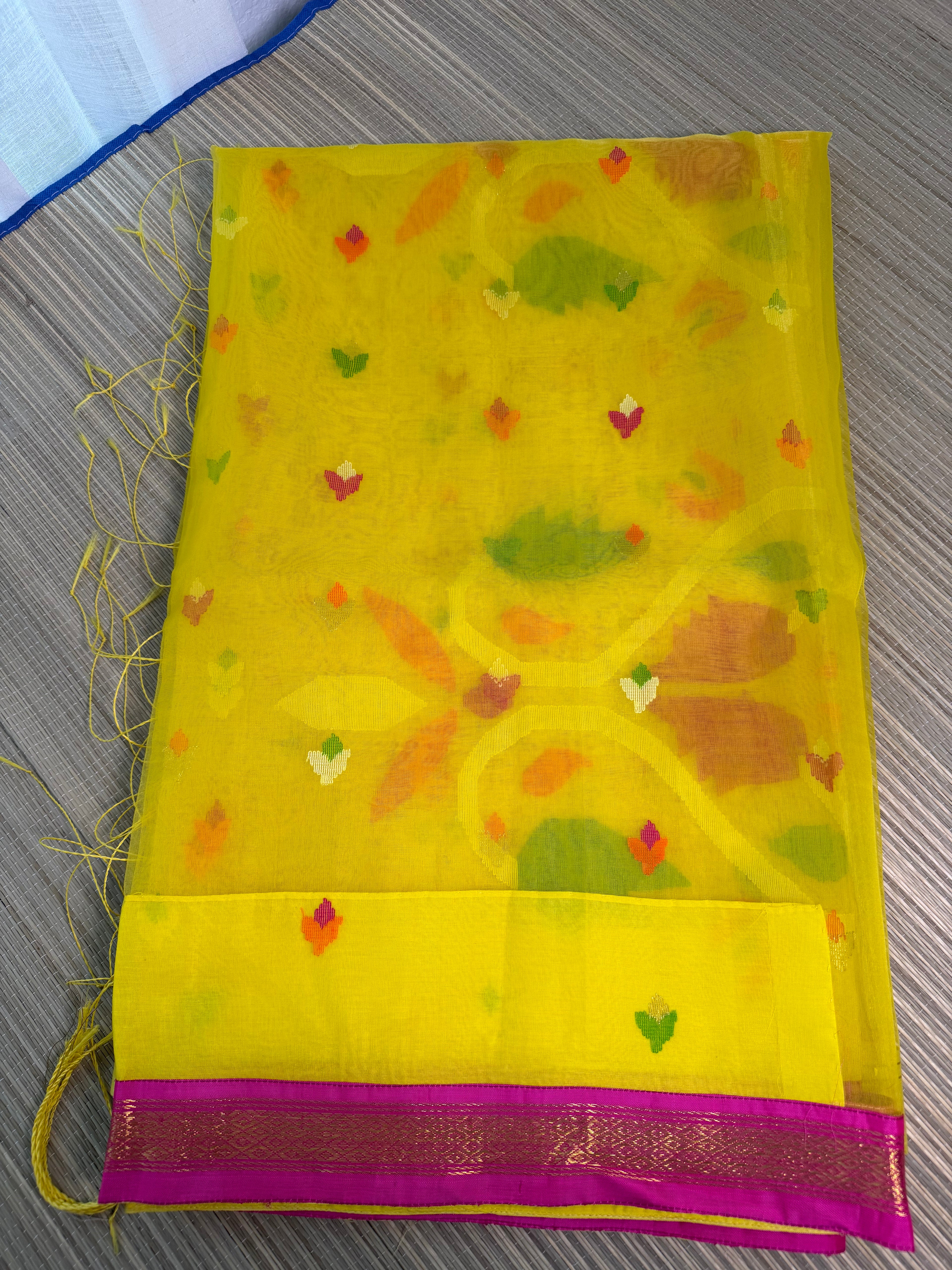 Muslin Jamdani Saree with Kanchi Border - Yellow/Pink