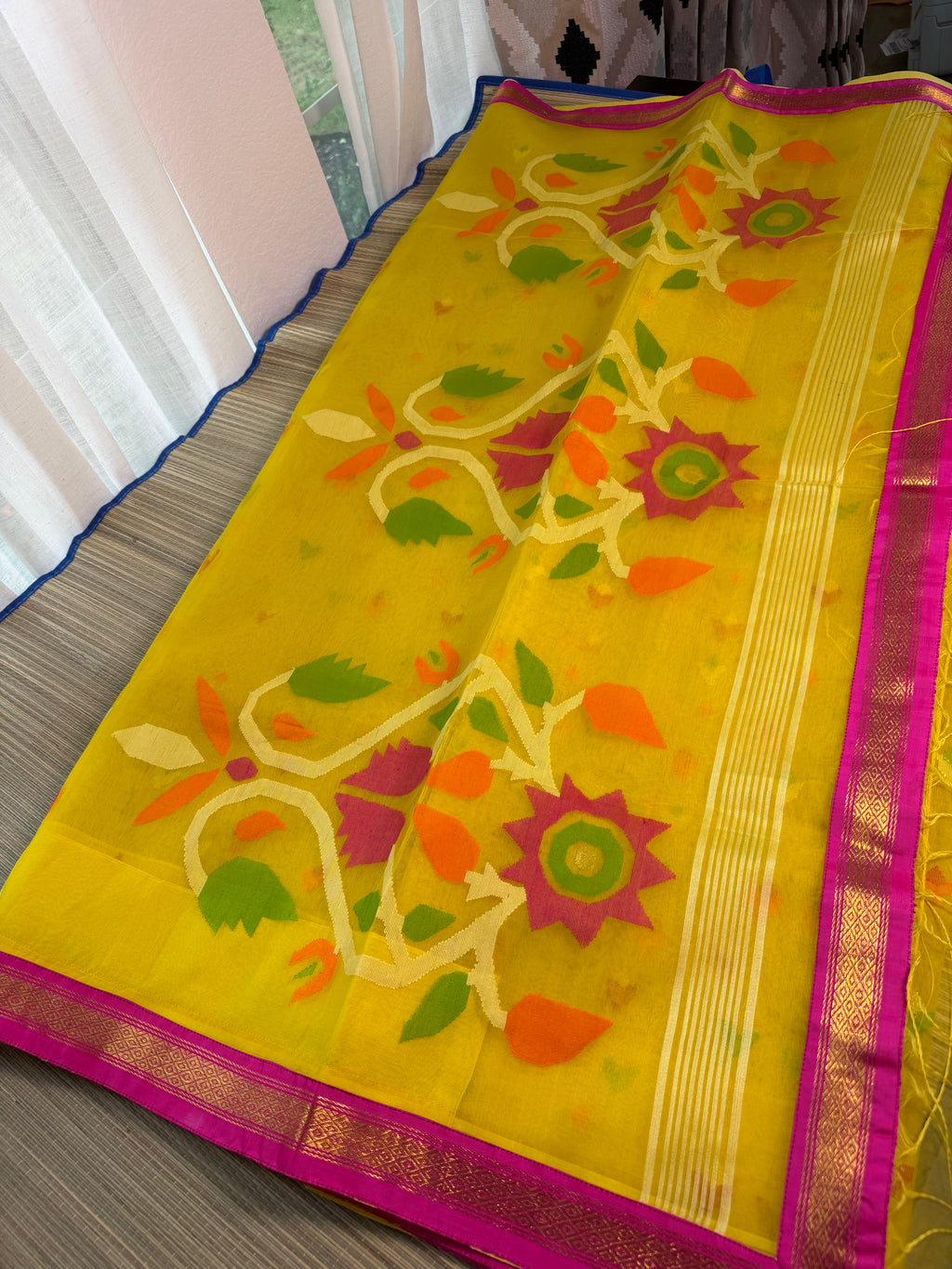 Muslin Jamdani Saree with Kanchi Border - Yellow/Pink