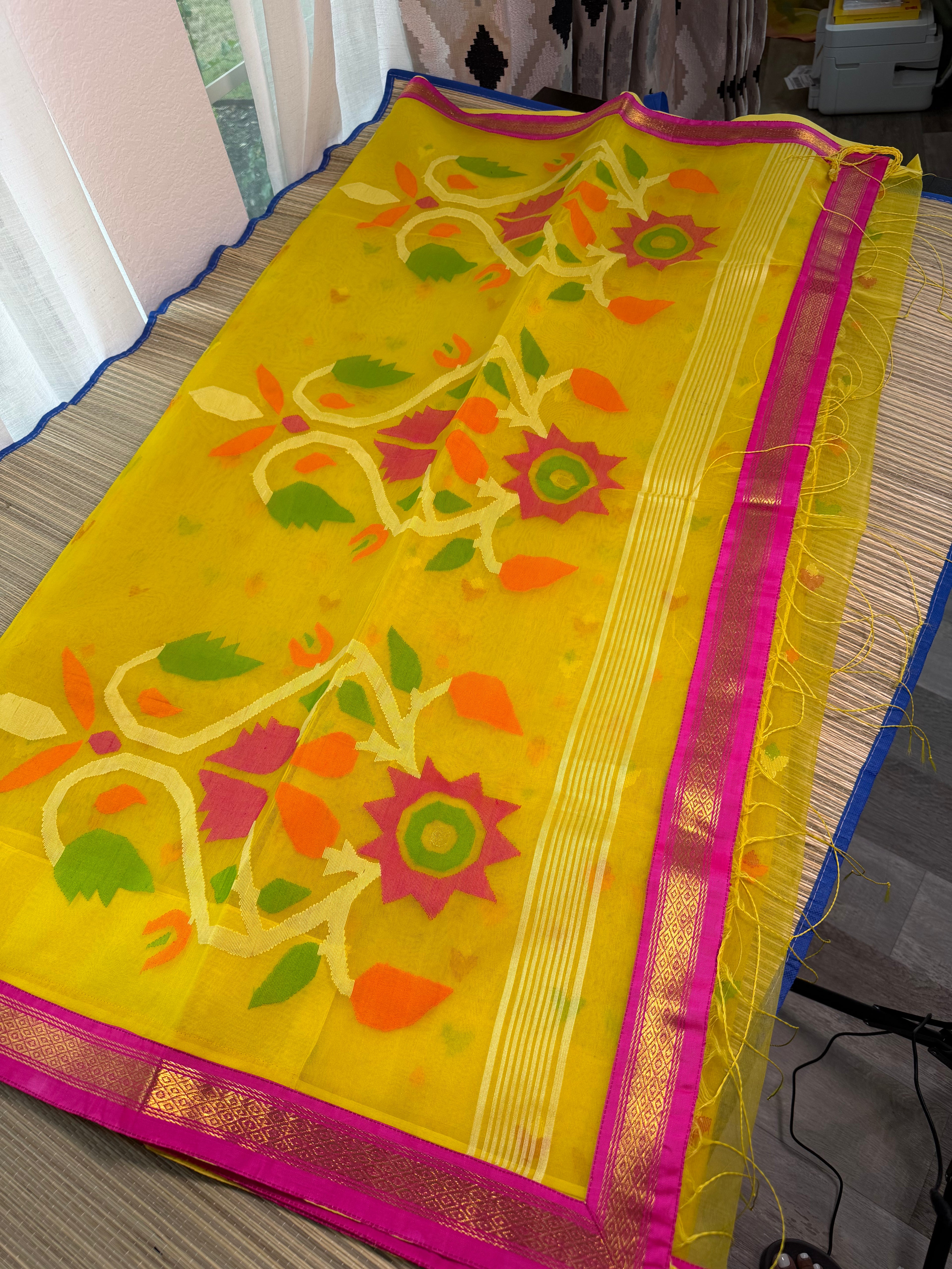 Muslin Jamdani Saree with Kanchi Border - Yellow/Pink