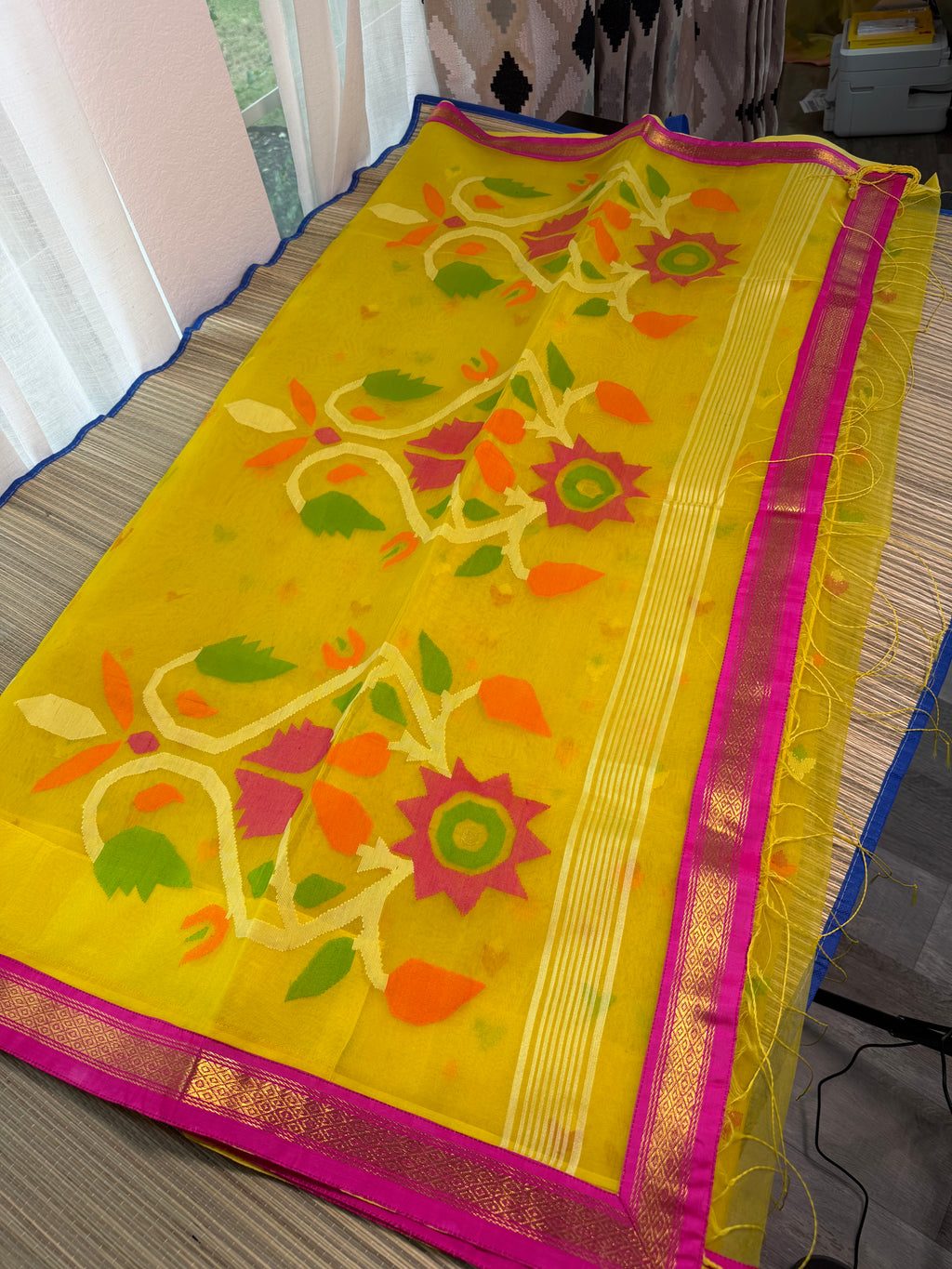 Muslin Jamdani Saree with Kanchi Border - Yellow/Pink