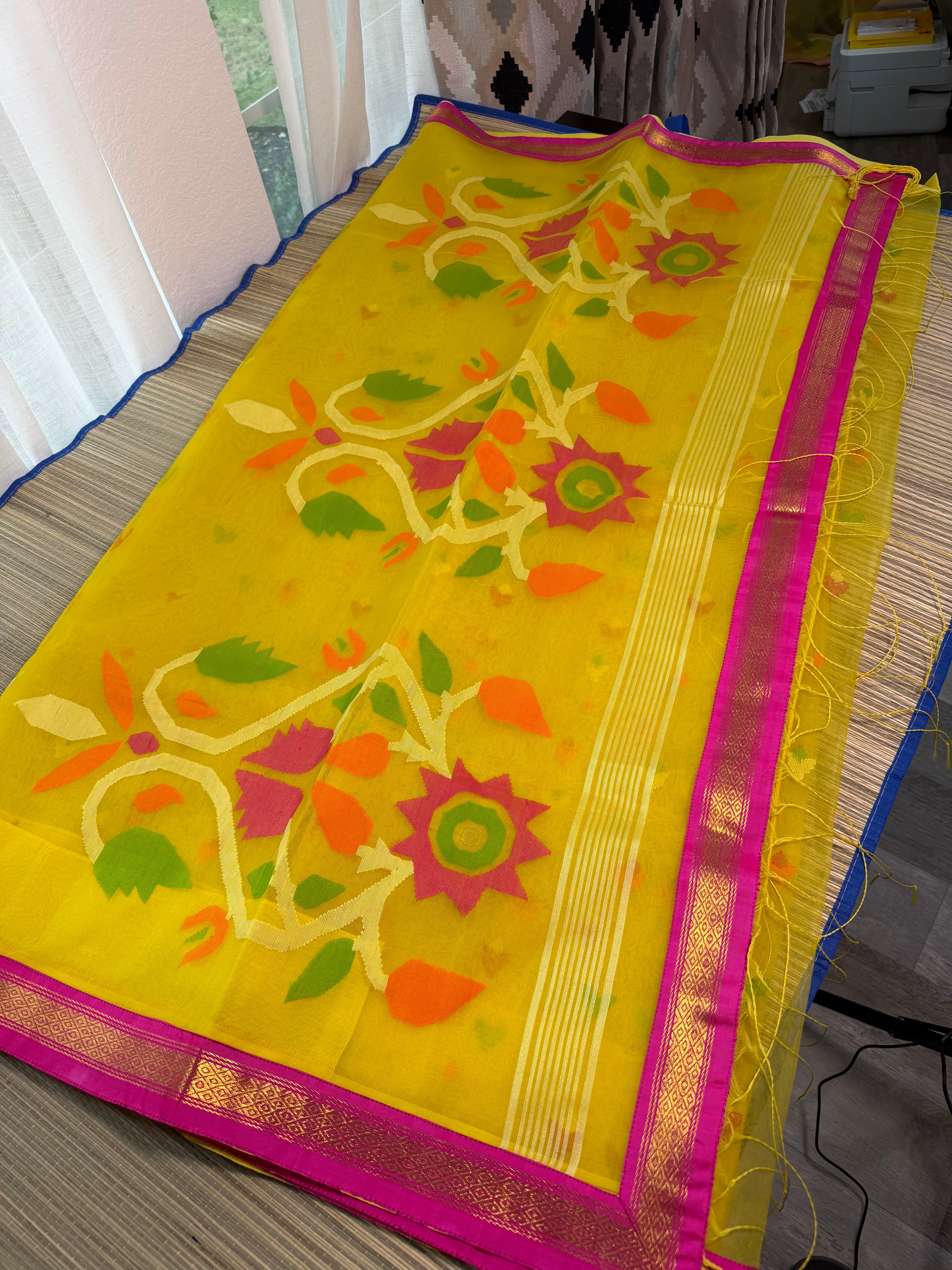 Muslin Jamdani Saree with Kanchi Border - Yellow/Pink