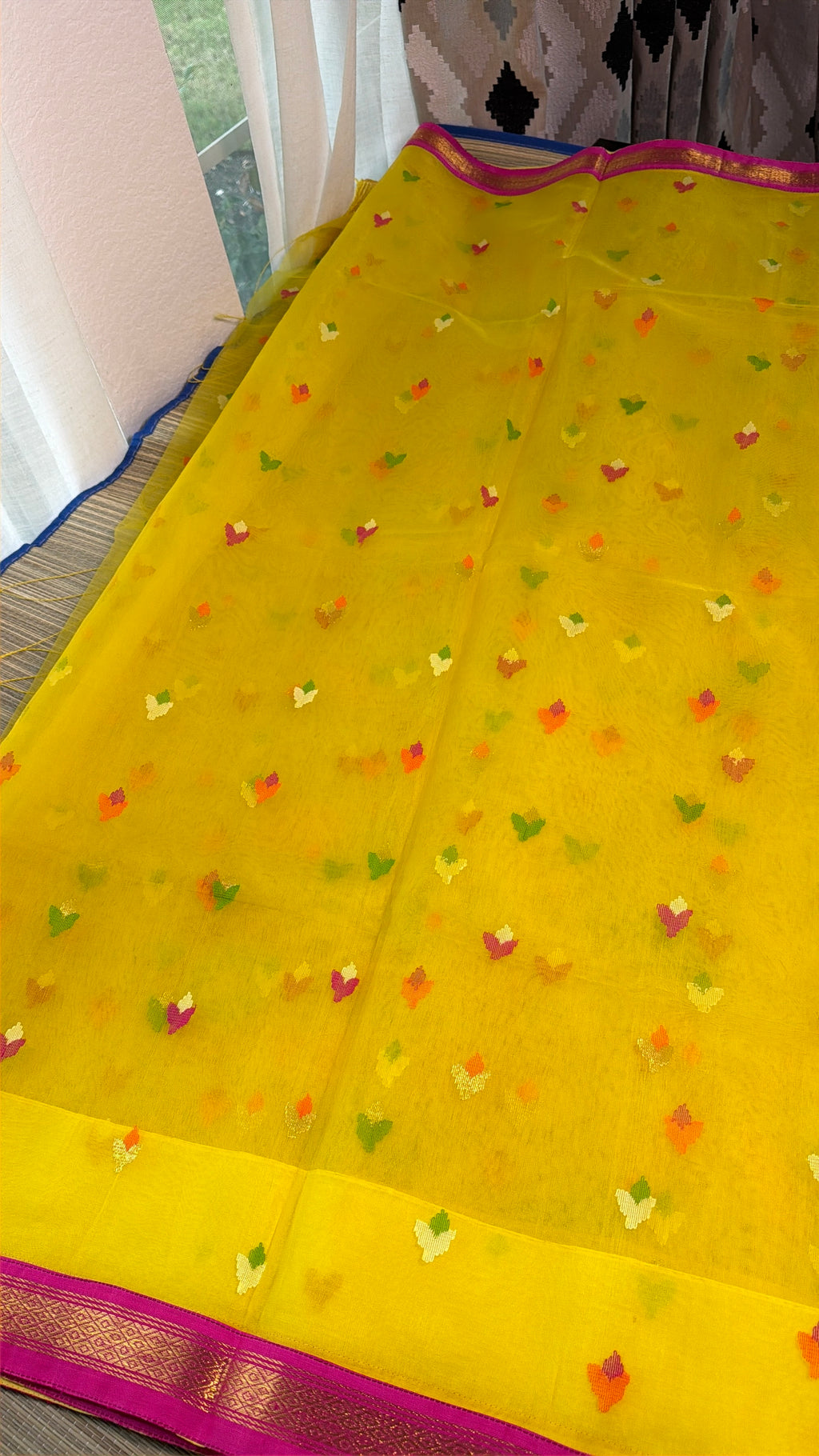 Muslin Jamdani Saree with Kanchi Border - Yellow/Pink