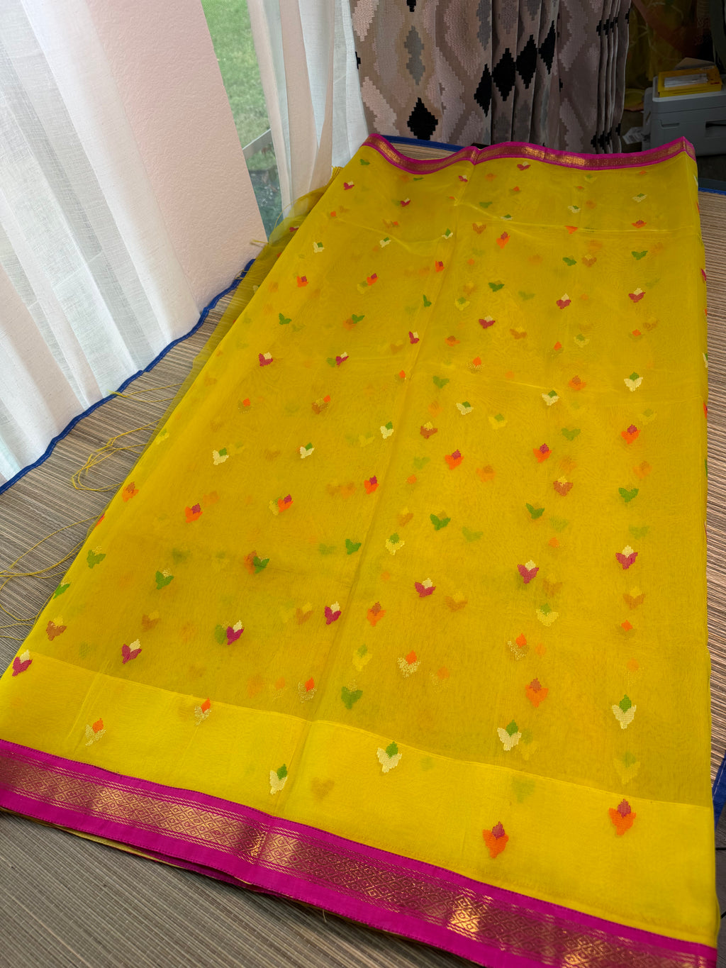 Muslin Jamdani Saree with Kanchi Border - Yellow/Pink