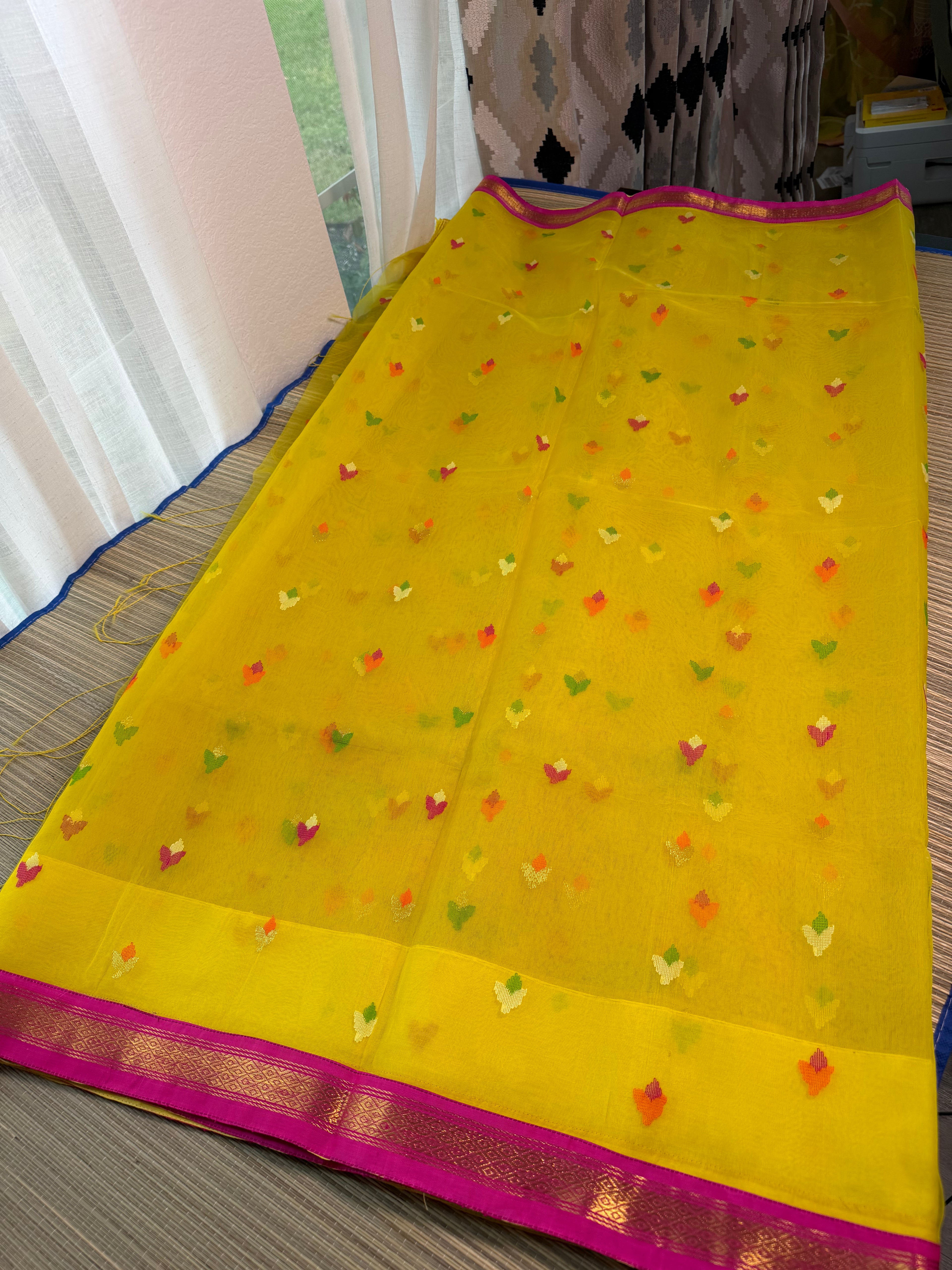Muslin Jamdani Saree with Kanchi Border - Yellow/Pink