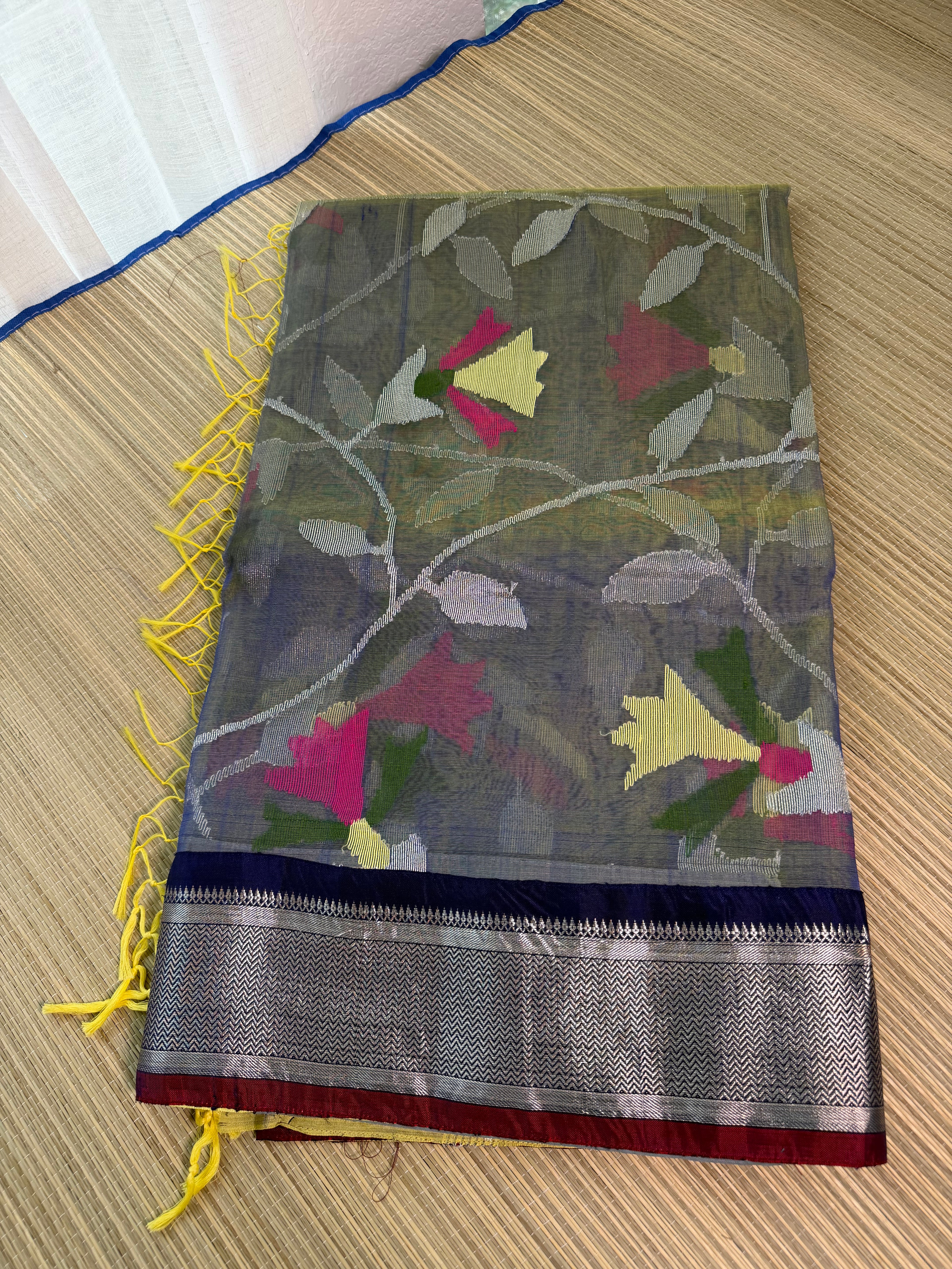 Muslin Jamdani Saree with Kanchi Border - Silver border