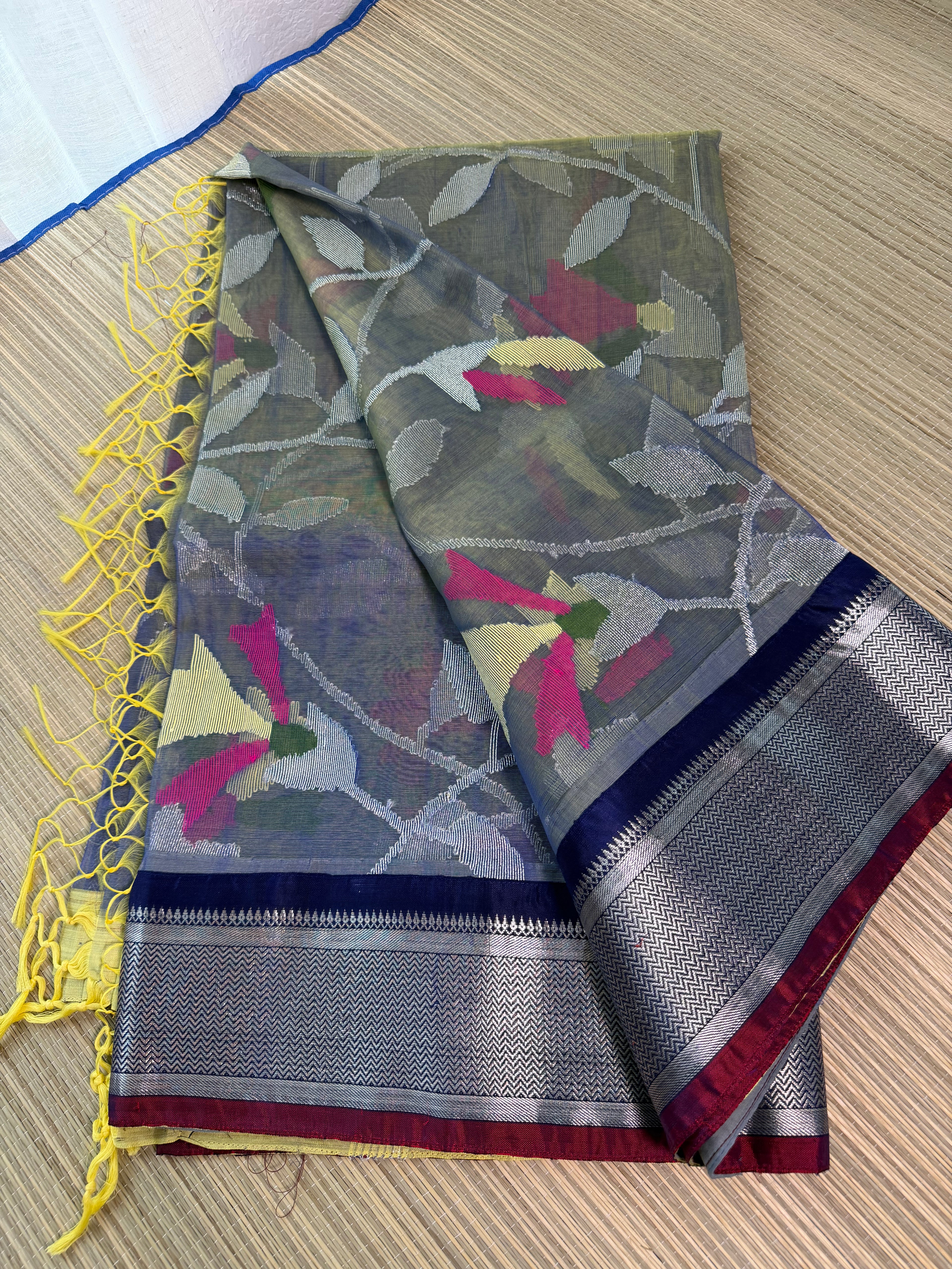 Muslin Jamdani Saree with Kanchi Border - Silver border