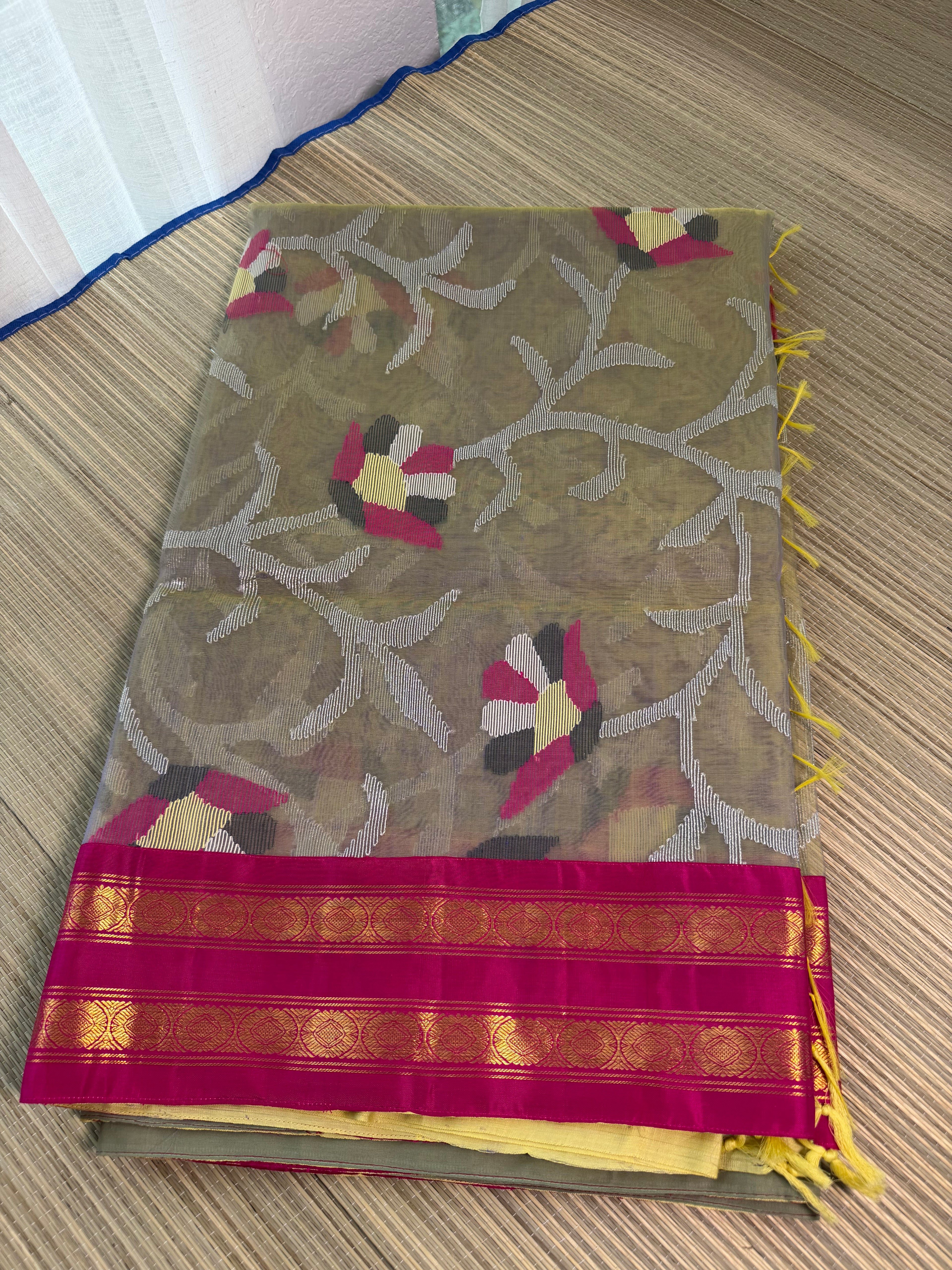 Muslin Jamdani Saree with Kanchi Border - Green/Pink