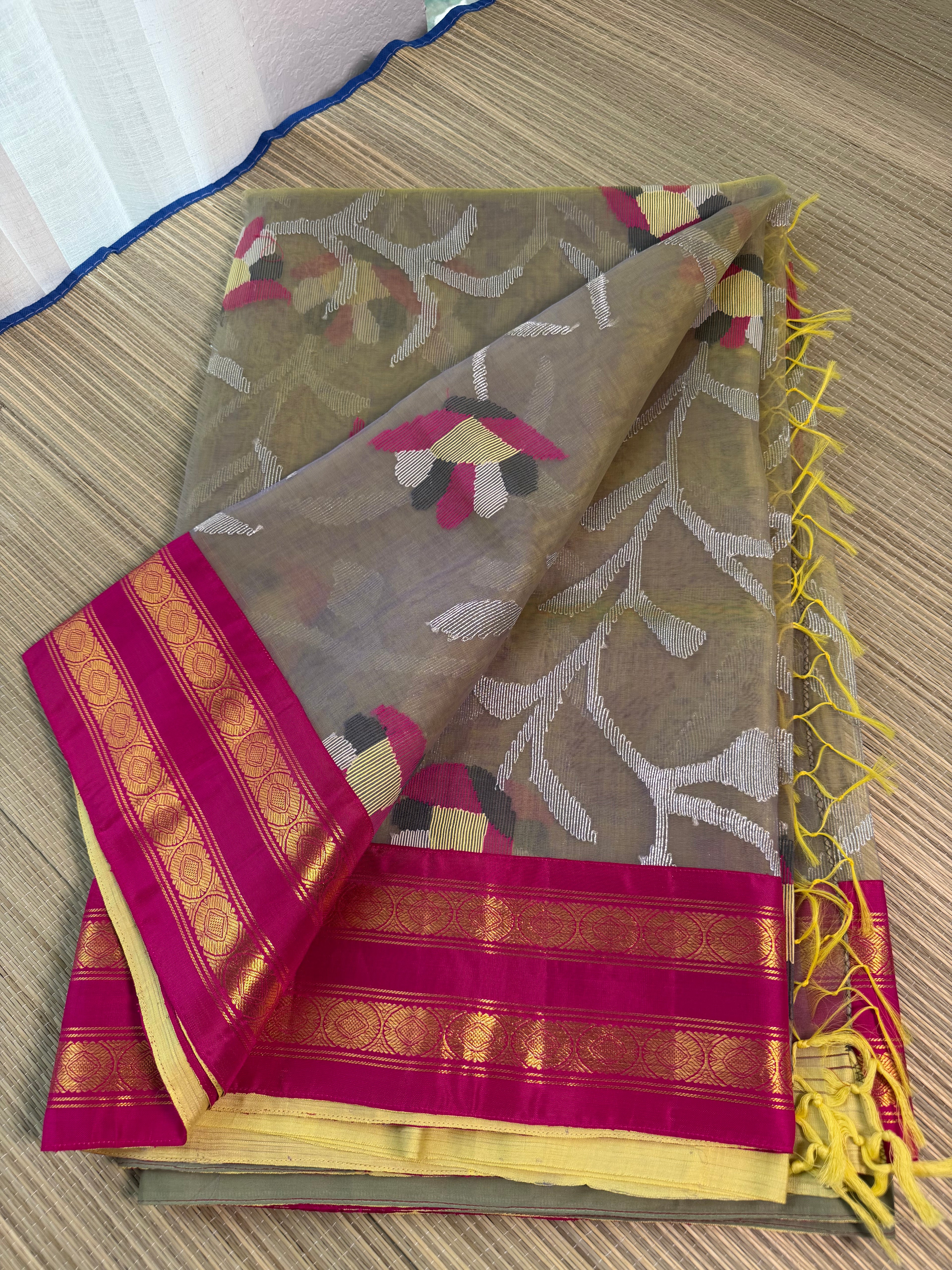 Muslin Jamdani Saree with Kanchi Border - Green/Pink