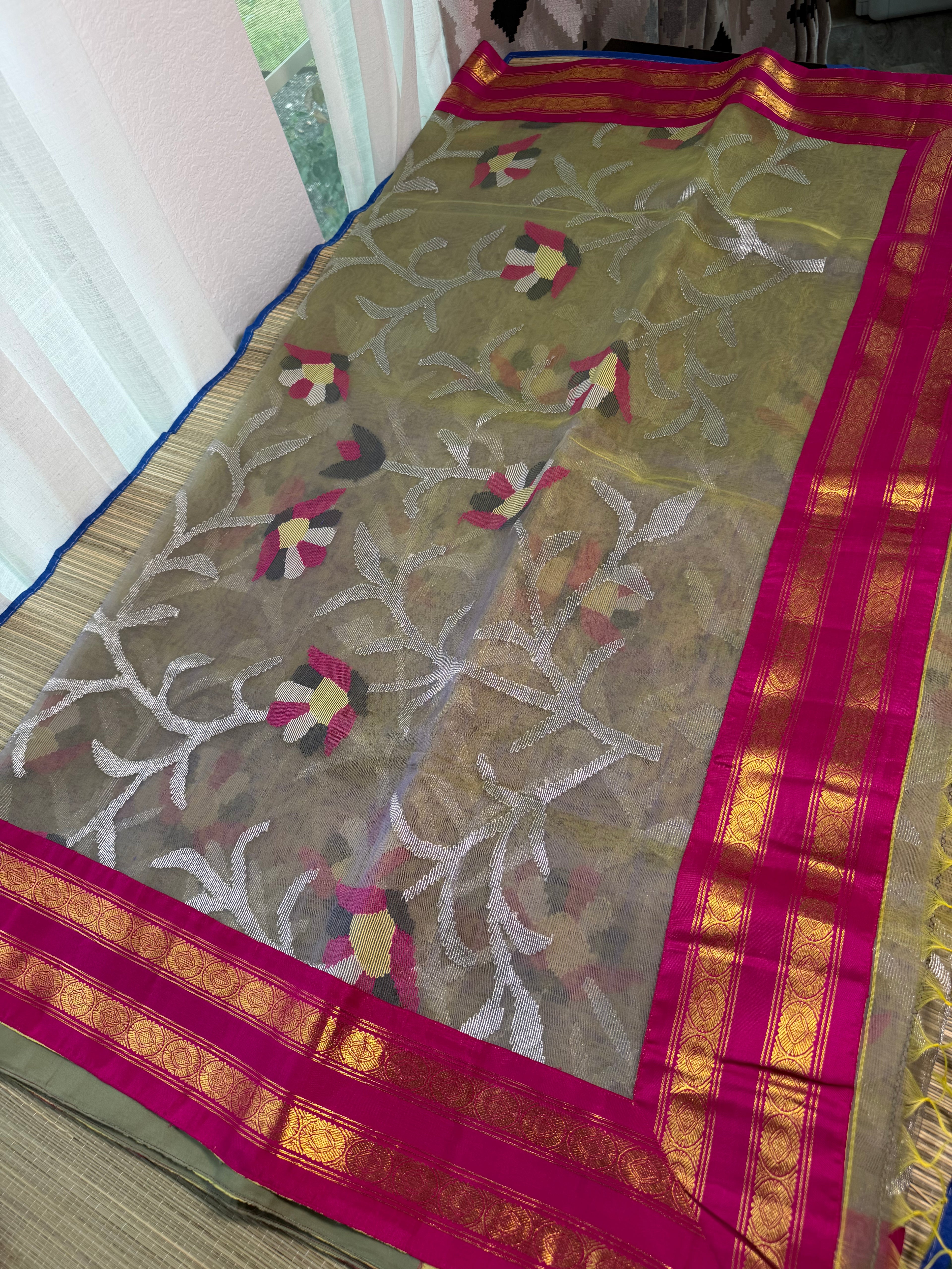Muslin Jamdani Saree with Kanchi Border - Green/Pink