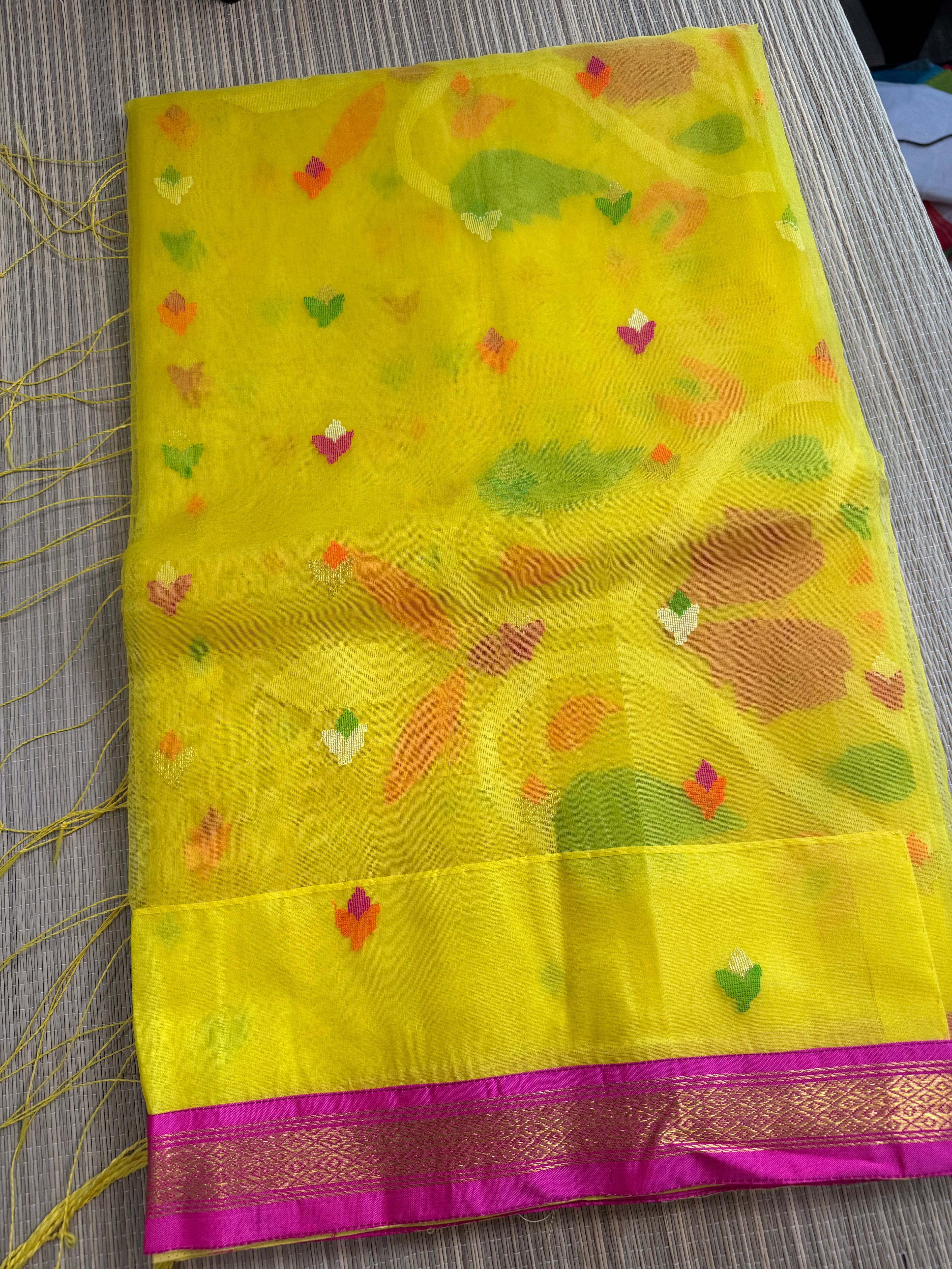 Muslin Jamdani Saree with Kanchi Border - Yellow/Pink