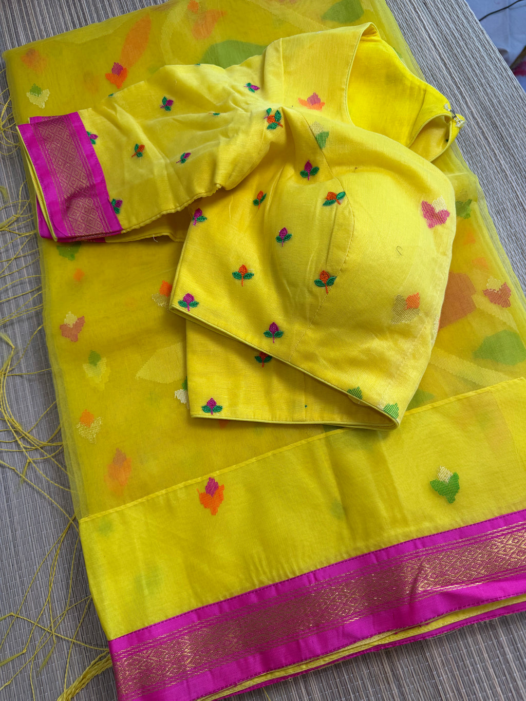 Muslin Jamdani Saree with Kanchi Border - Yellow/Pink