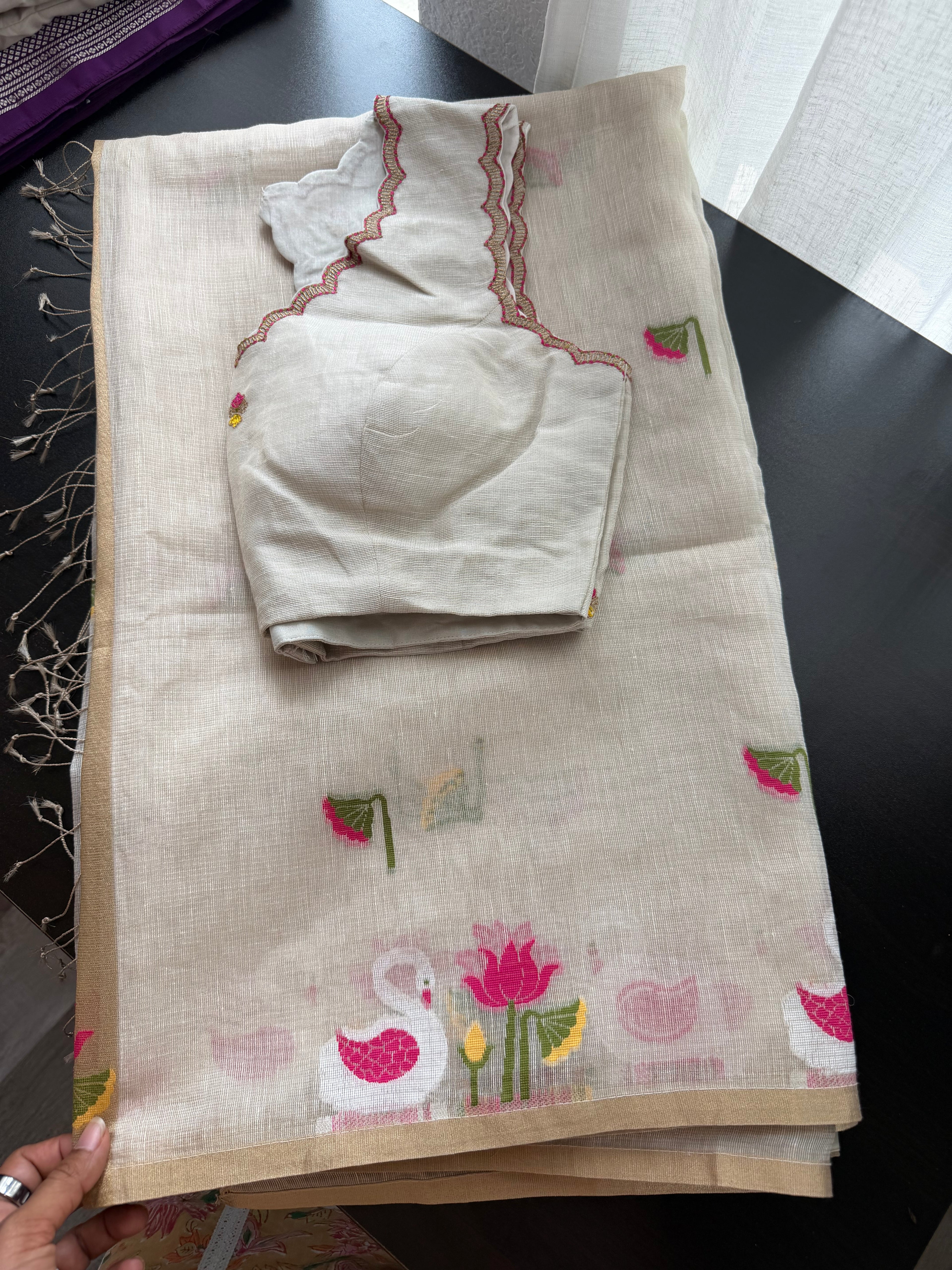 Linen Jamdani Saree with Swan Motifs