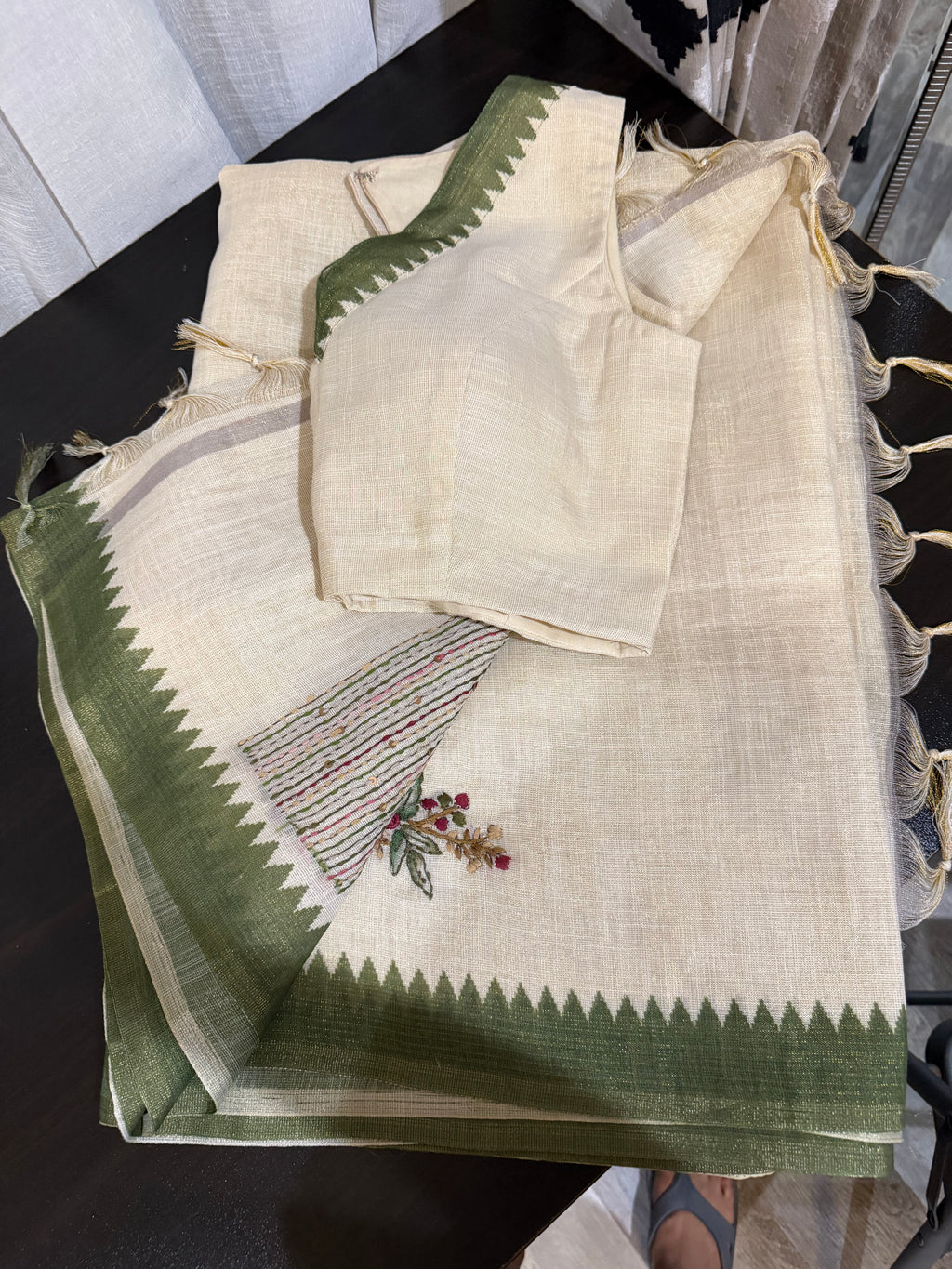 Linen Saree with Hand-Done French Knot Embroidery