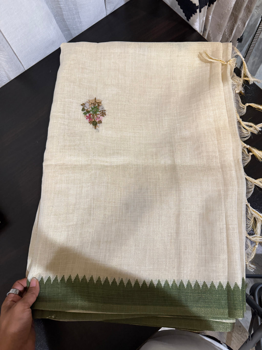 Linen Saree with Hand-Done French Knot Embroidery