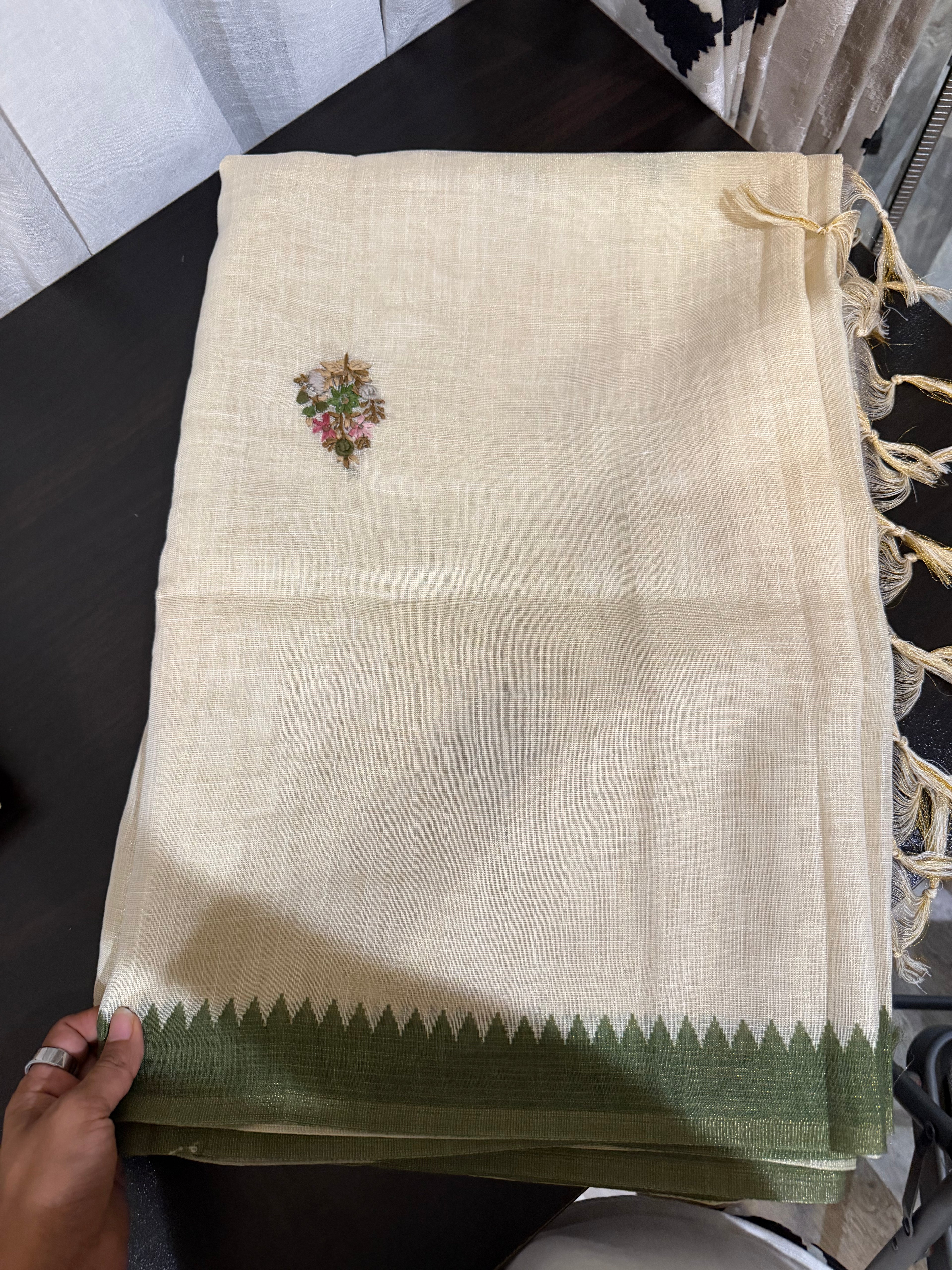 Linen Saree with Hand-Done French Knot Embroidery