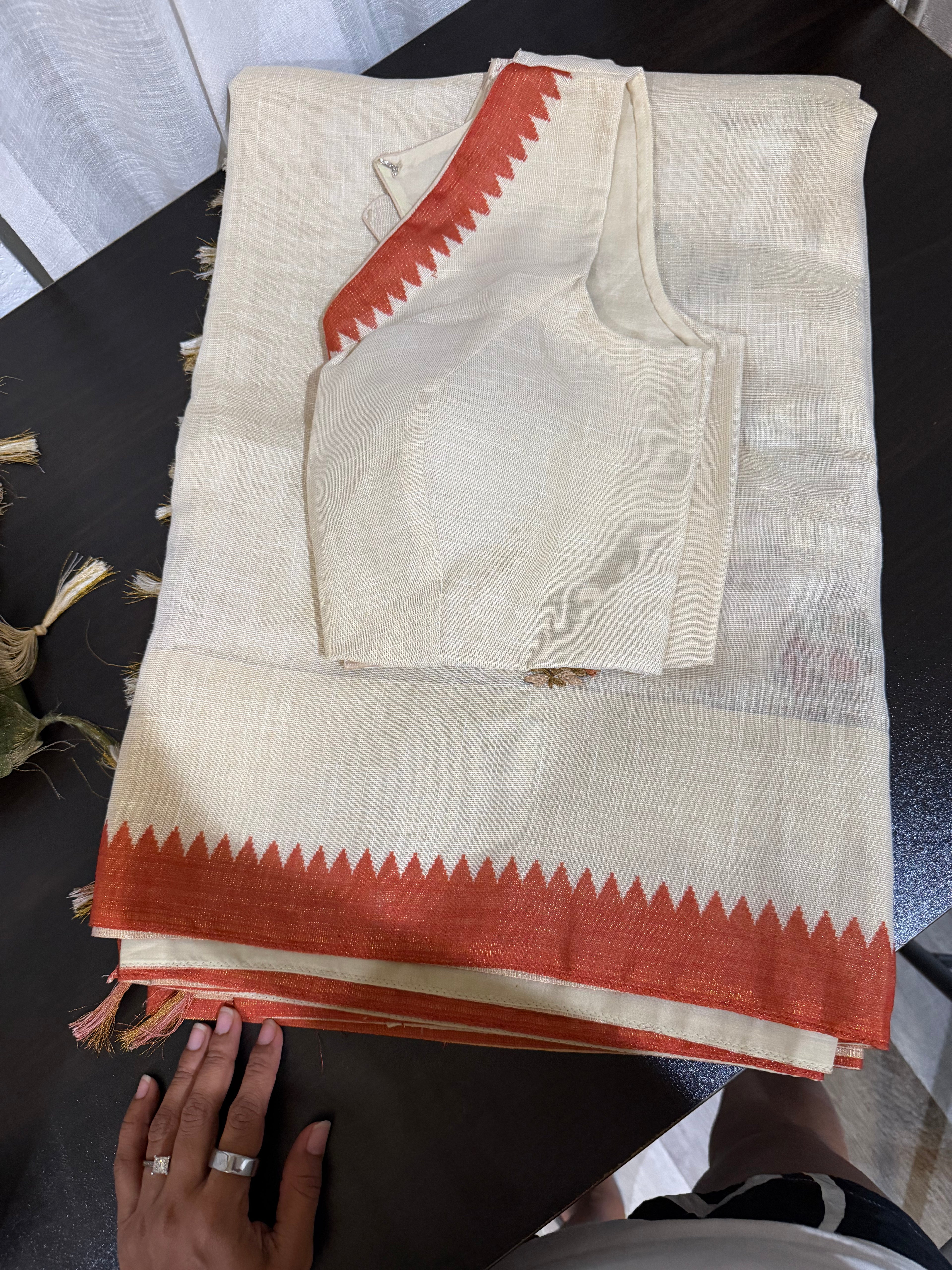 Linen Saree with Hand-Done French Knot Embroidery